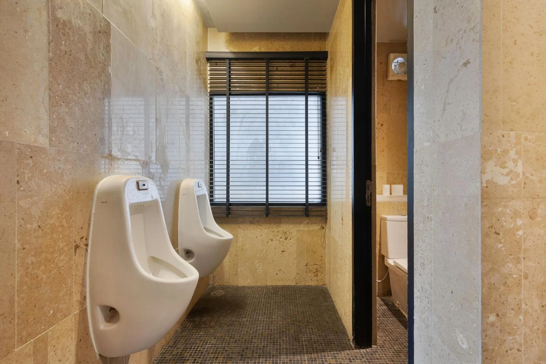 Toilet in Metacity Bangkok