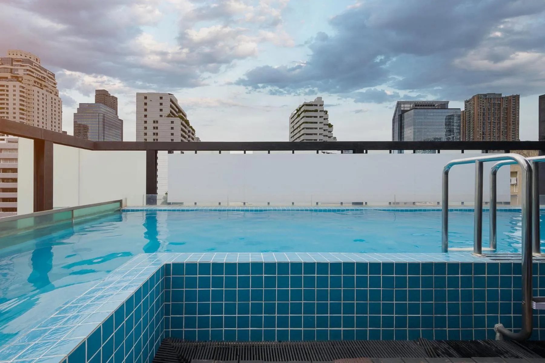 Pool view in Metacity Bangkok