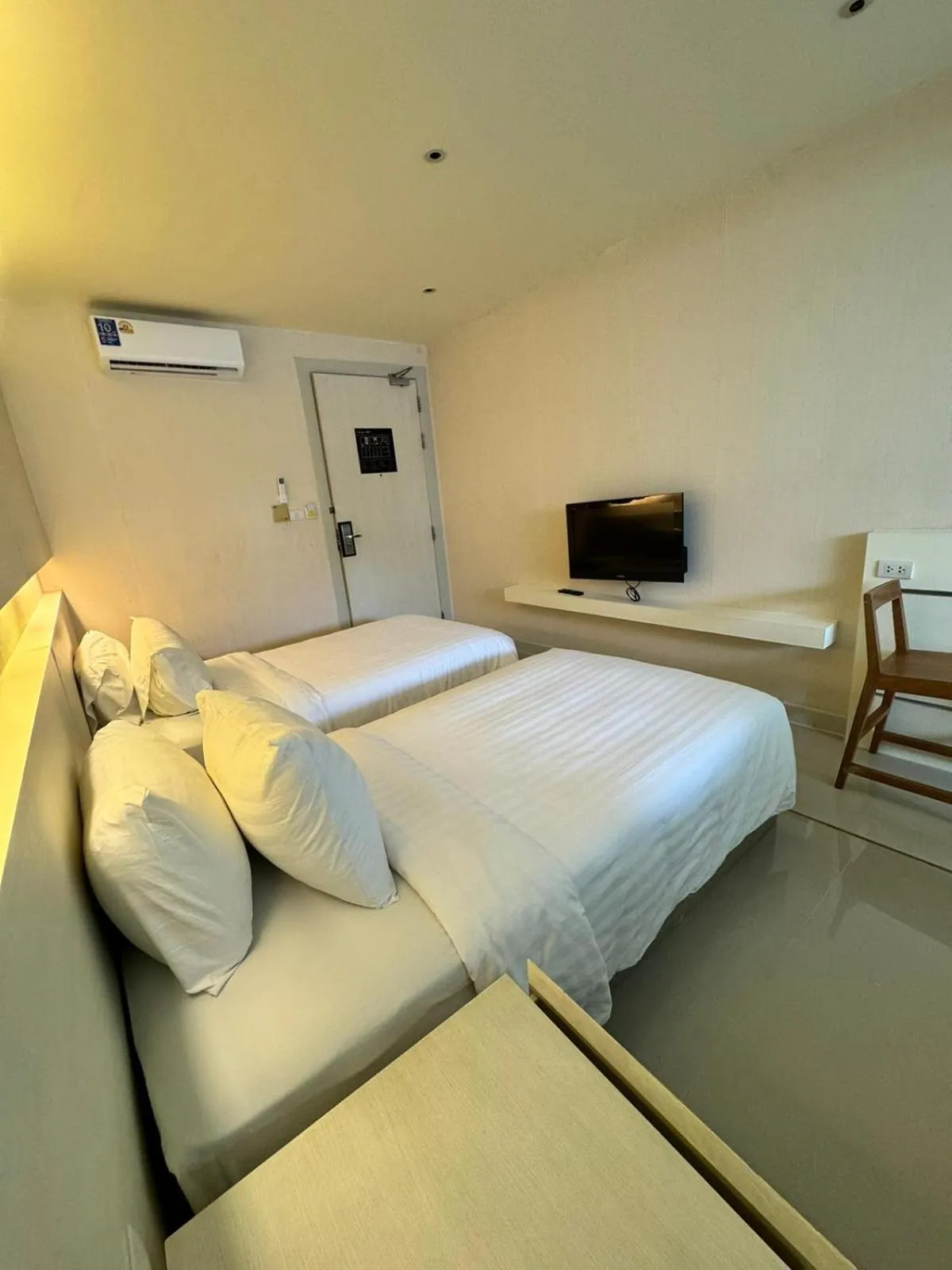 Bedroom, Bed in Metacity Bangkok