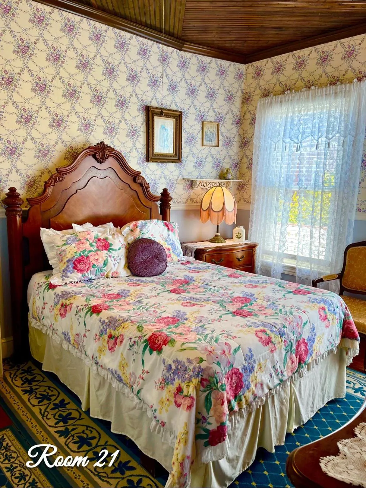 Bed in Angel of the Sea Bed and Breakfast