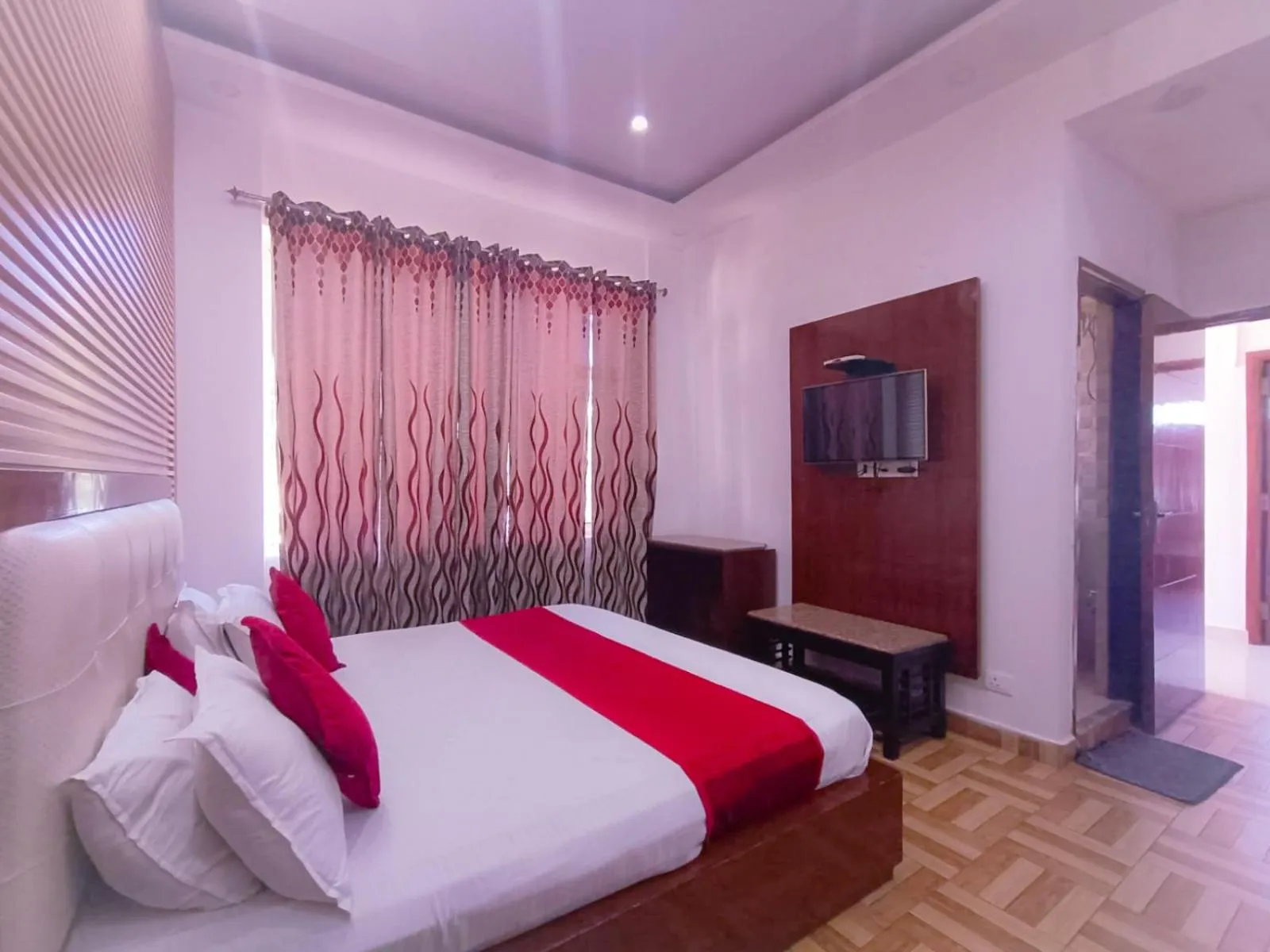 Bedroom, Bed in Hotel Snow Ark inn, Dalhousie