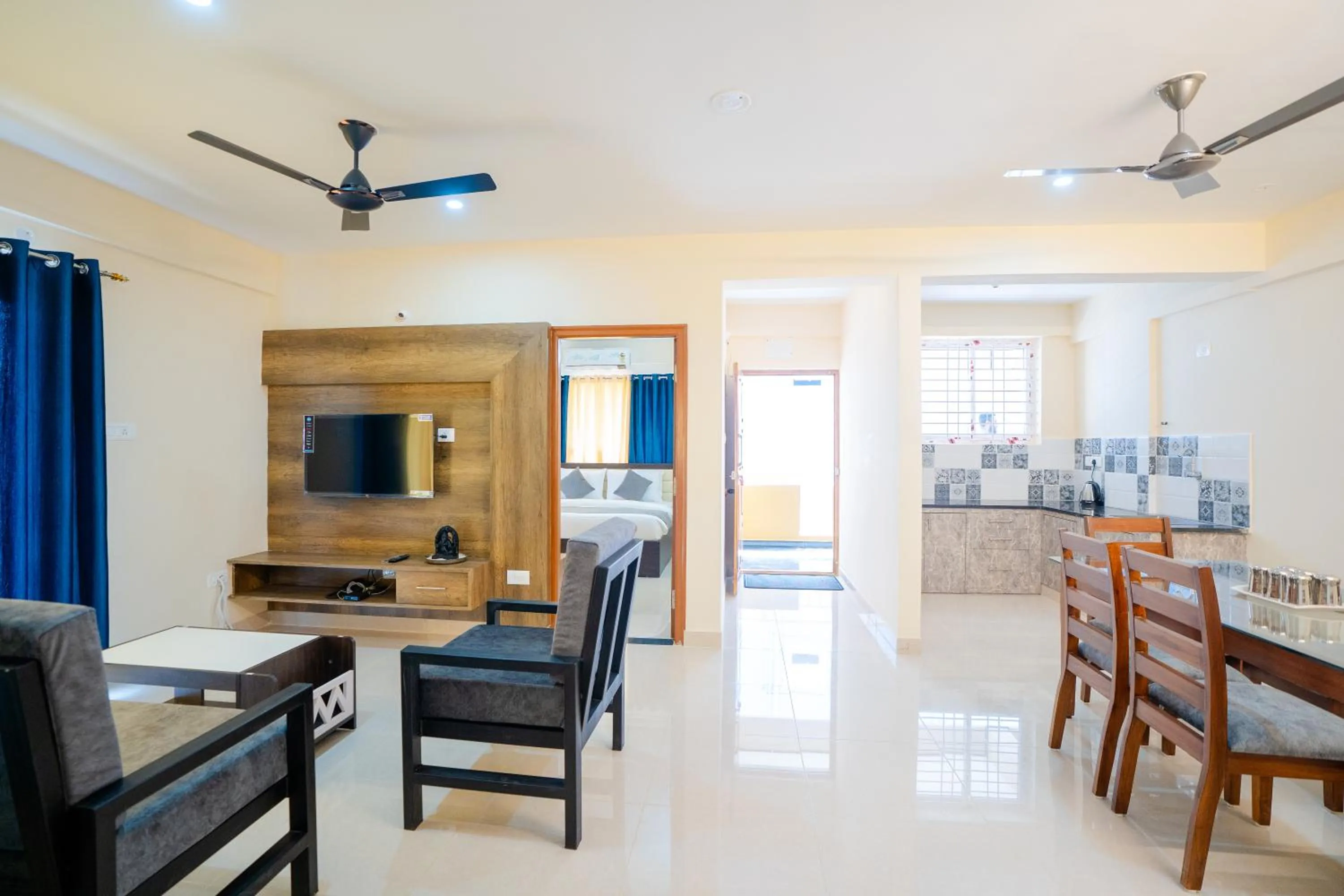 TV and multimedia in Elegance Serviced Apartment