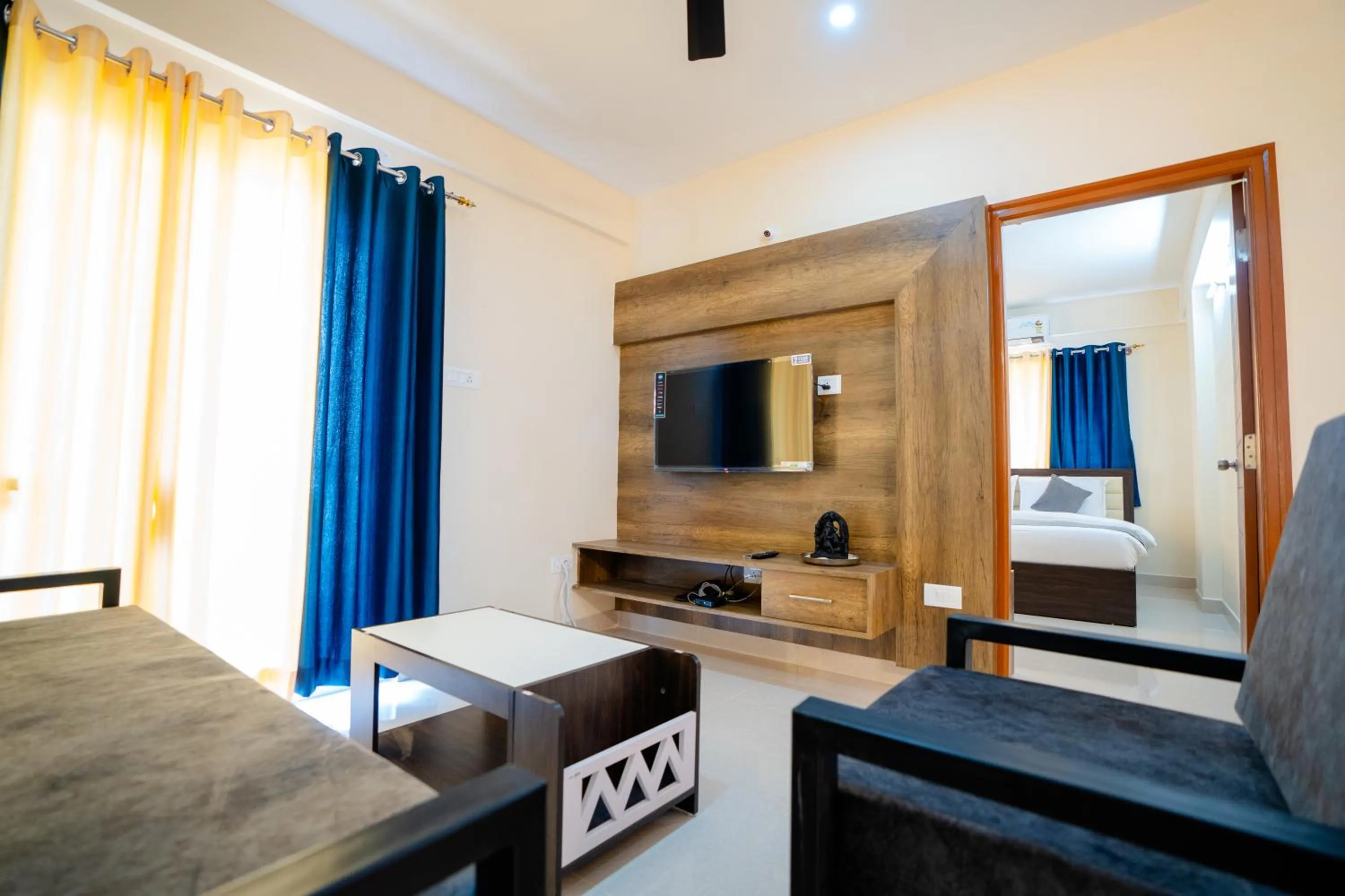 TV and multimedia, Bed in Elegance Serviced Apartment