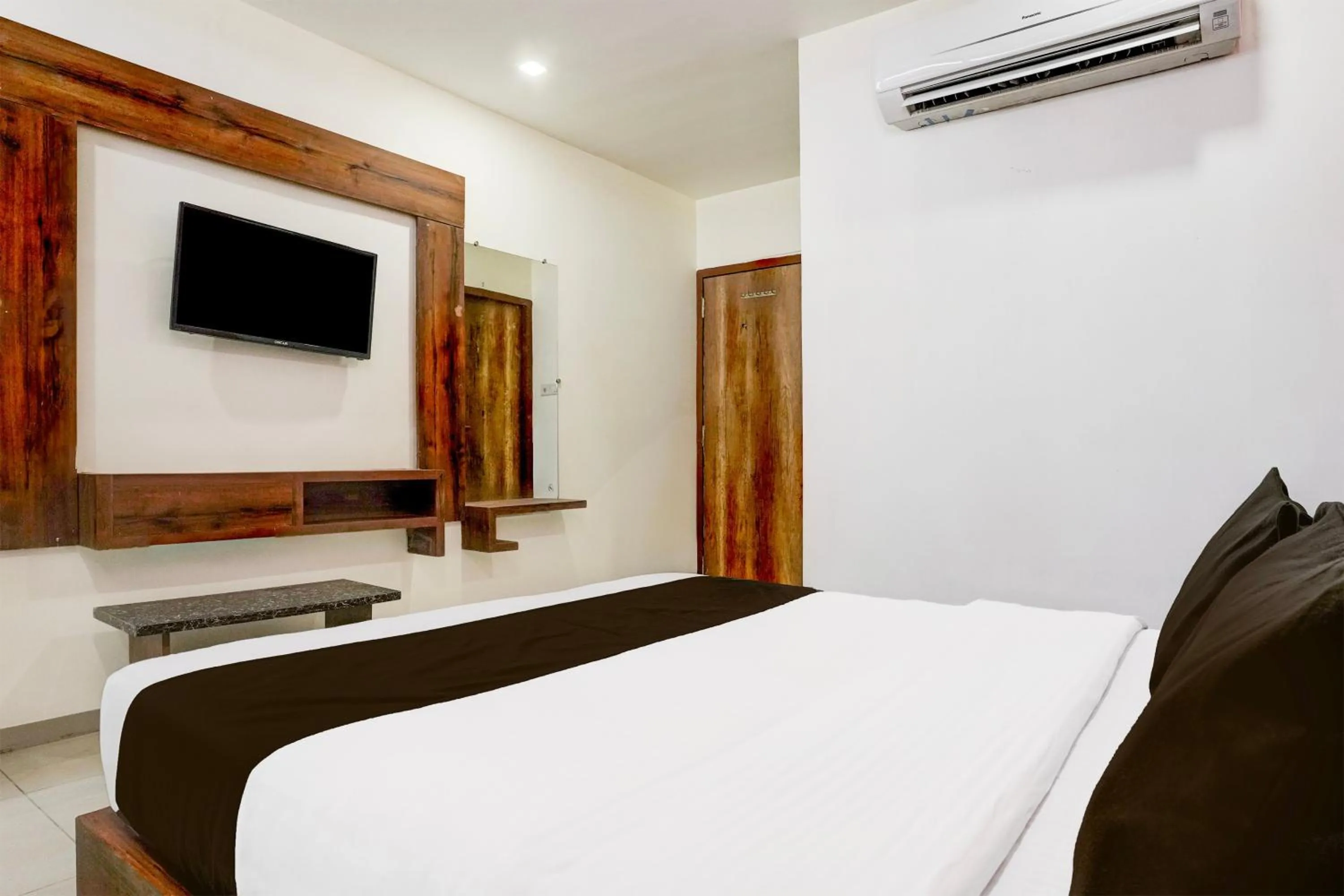 Lobby or reception, Bed in Hotel O RR Hotel