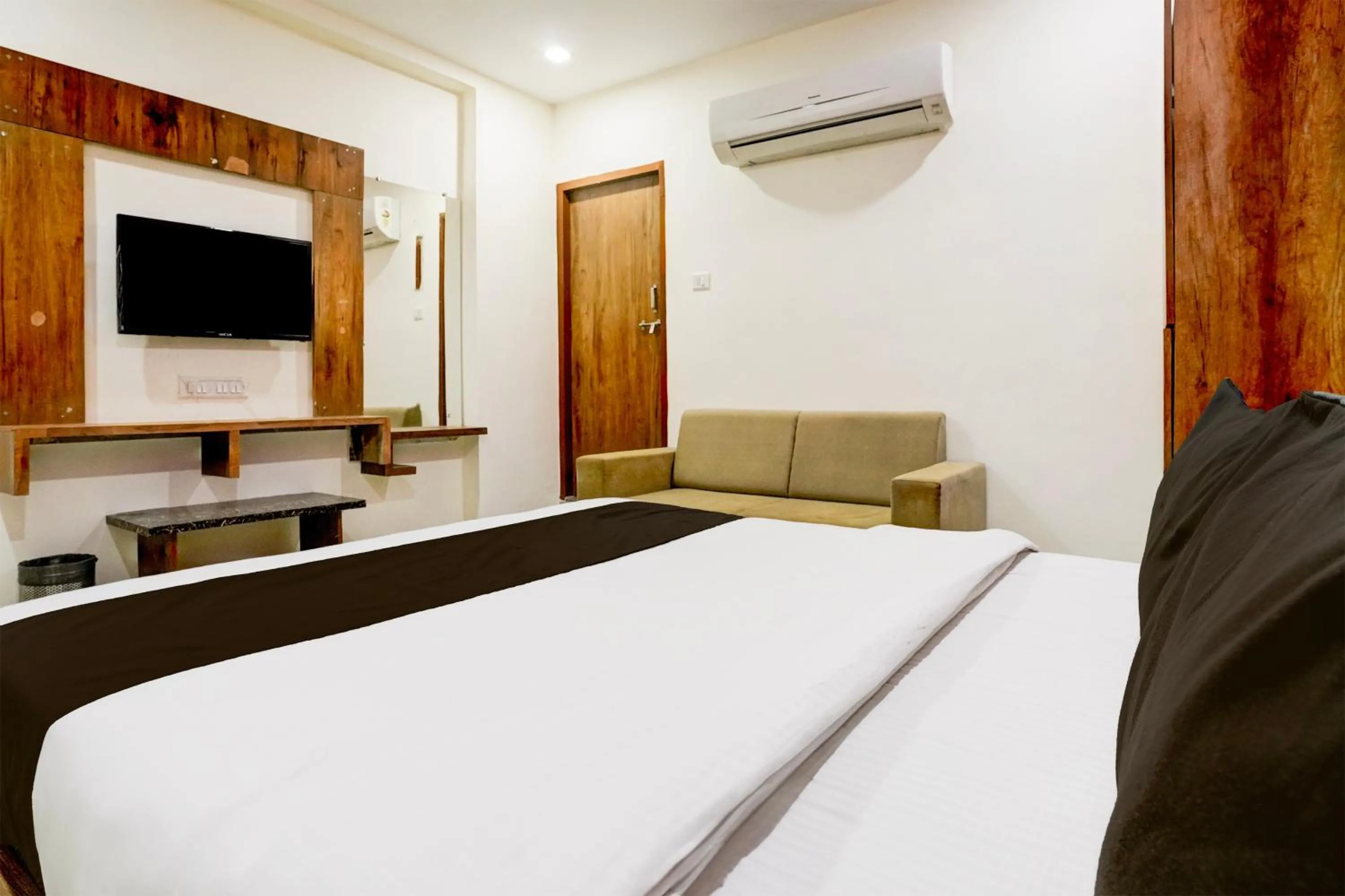 Lobby or reception, Bed in Hotel O RR Hotel