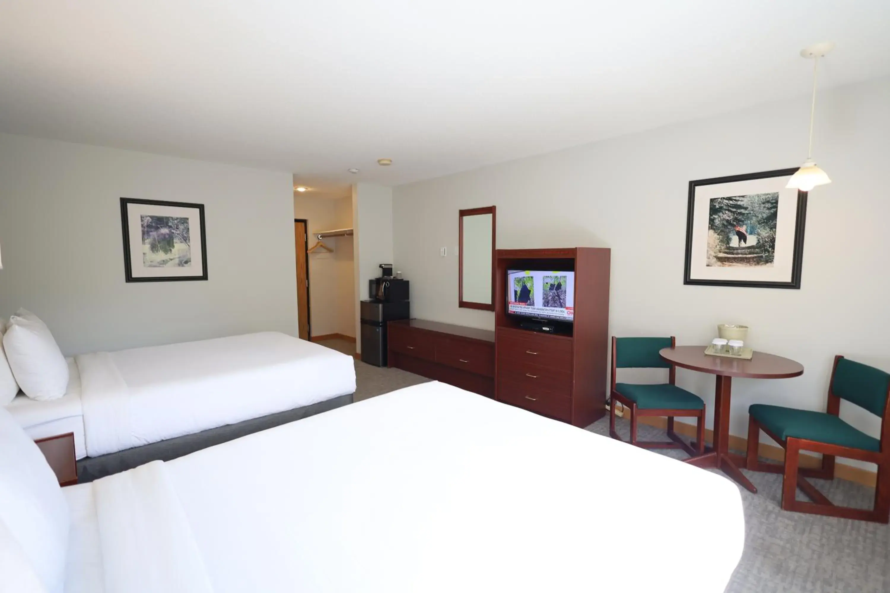 Queen Room with Two Queen Beds in Glacier Mountain Lodge Queen Room with Two Queen Beds in Glacier Mountain Lodge