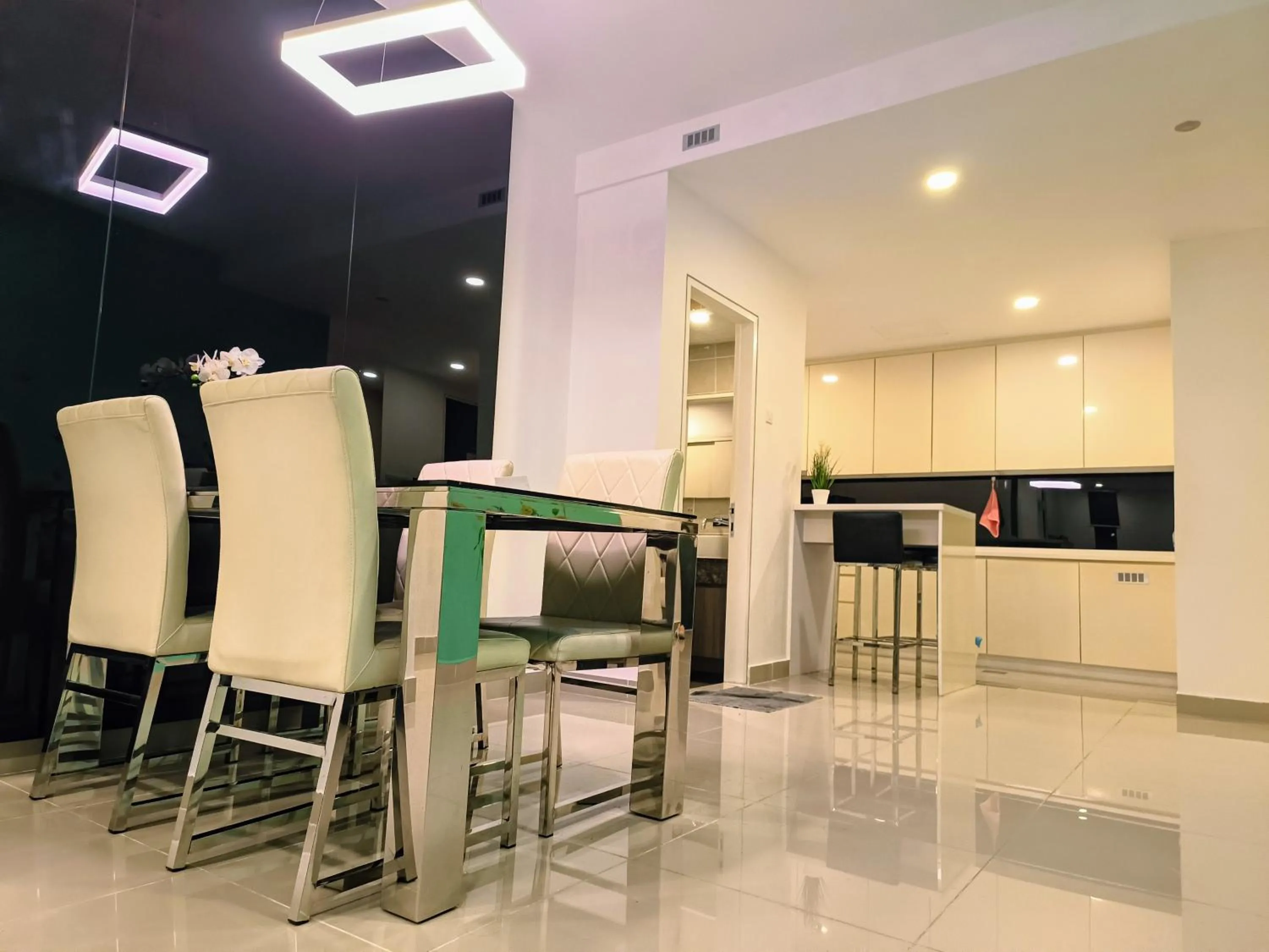 Kitchen or kitchenette in Emerald Homes Cozy Homestay at Ion Delemen Genting Highlands