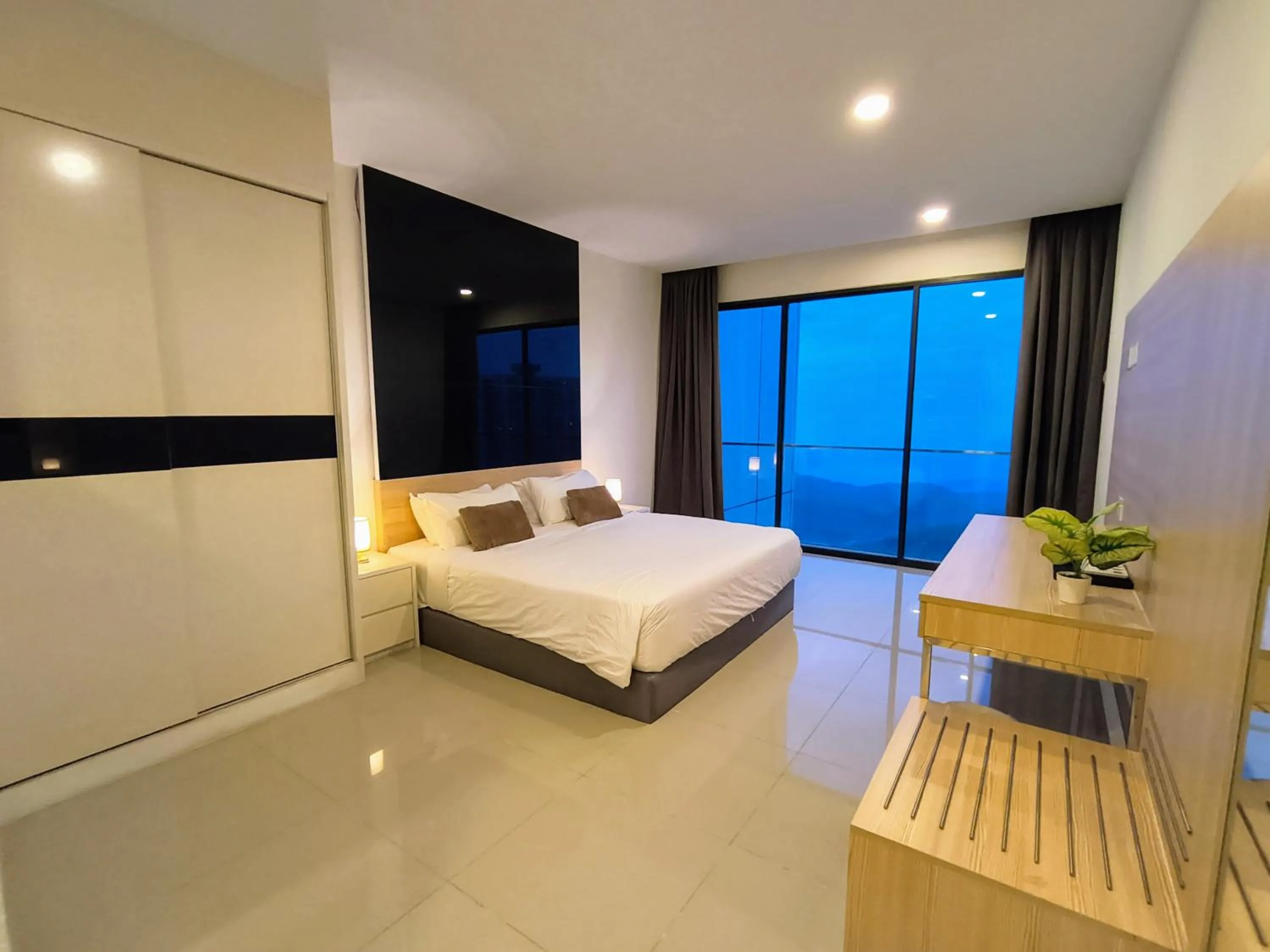 Photo of the whole room, Bed in Emerald Homes Cozy Homestay at Ion Delemen Genting Highlands