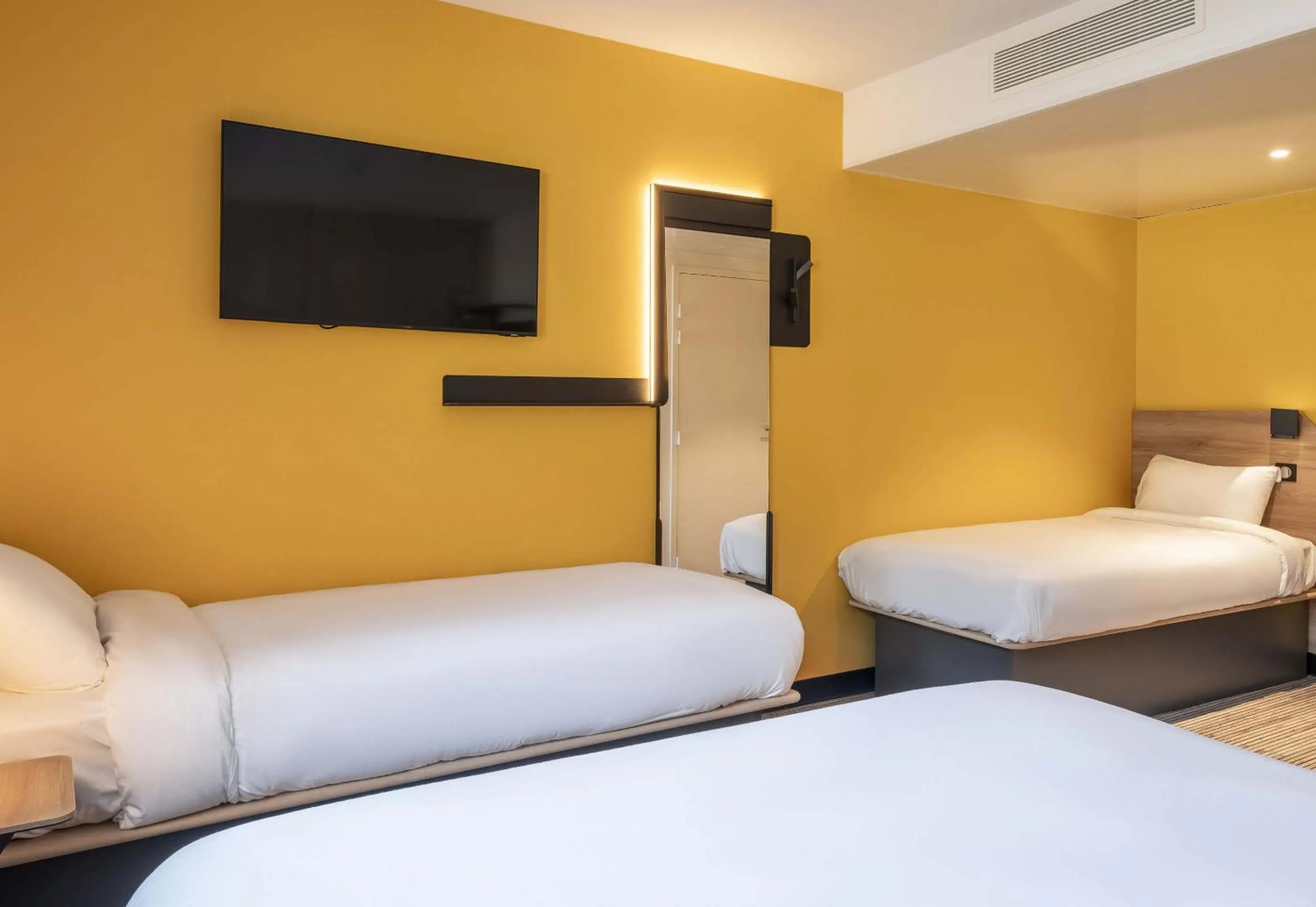 Bedroom, Bed in B&B HOTEL Orléans Saran