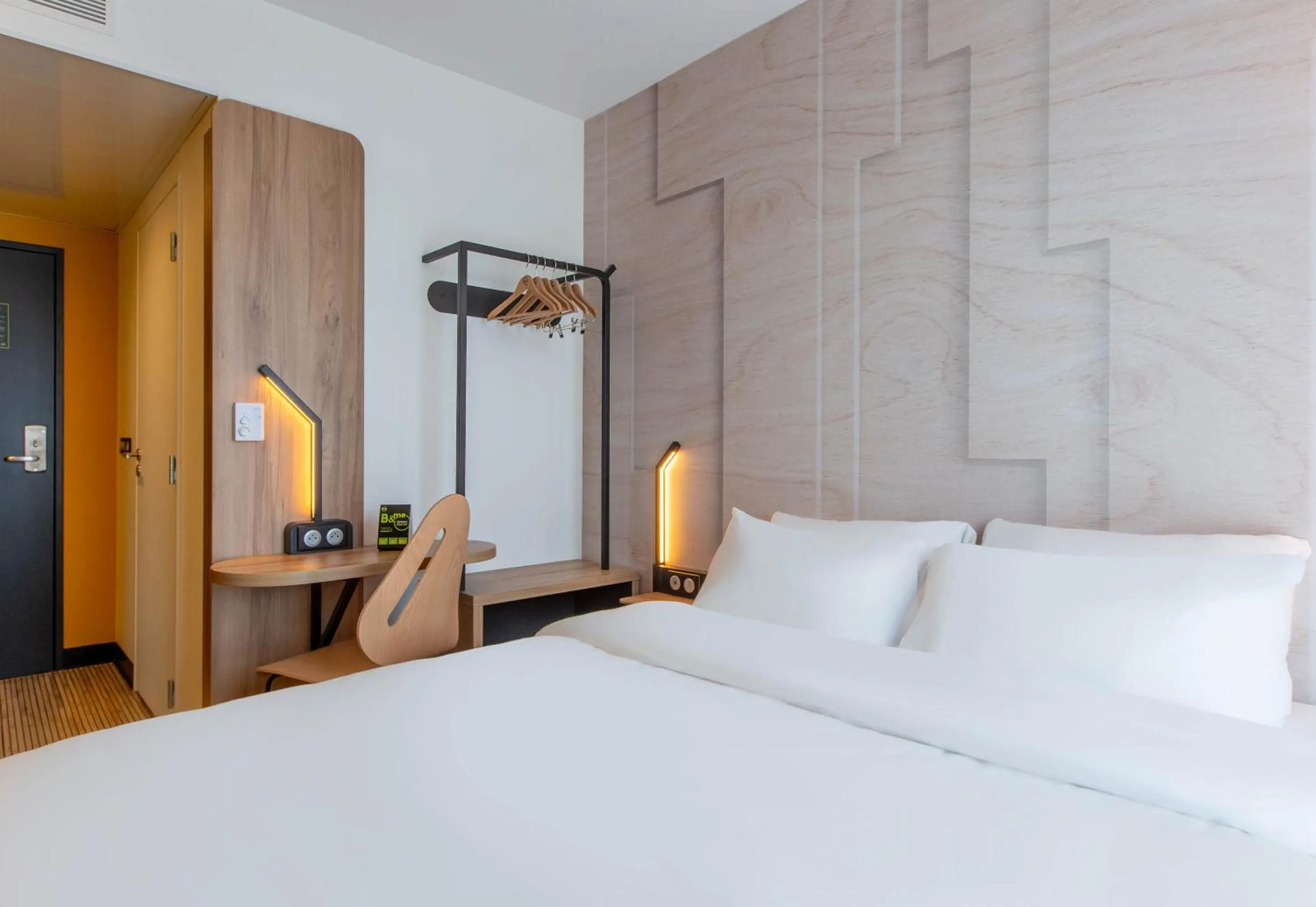 Bedroom, Bed in B&B HOTEL Orléans Saran