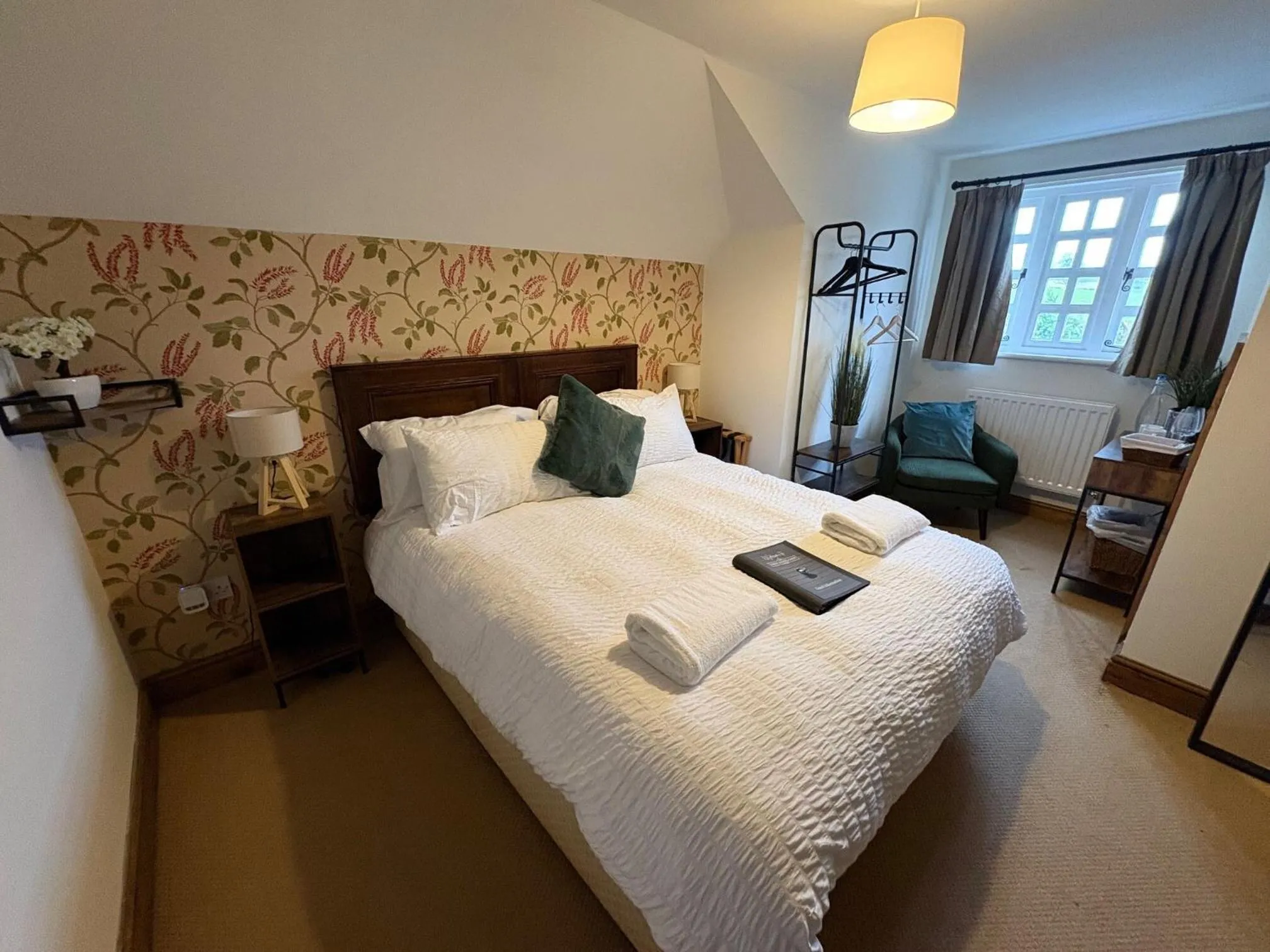 Bedroom in True Lovers Knot, Tarrant Keyneston