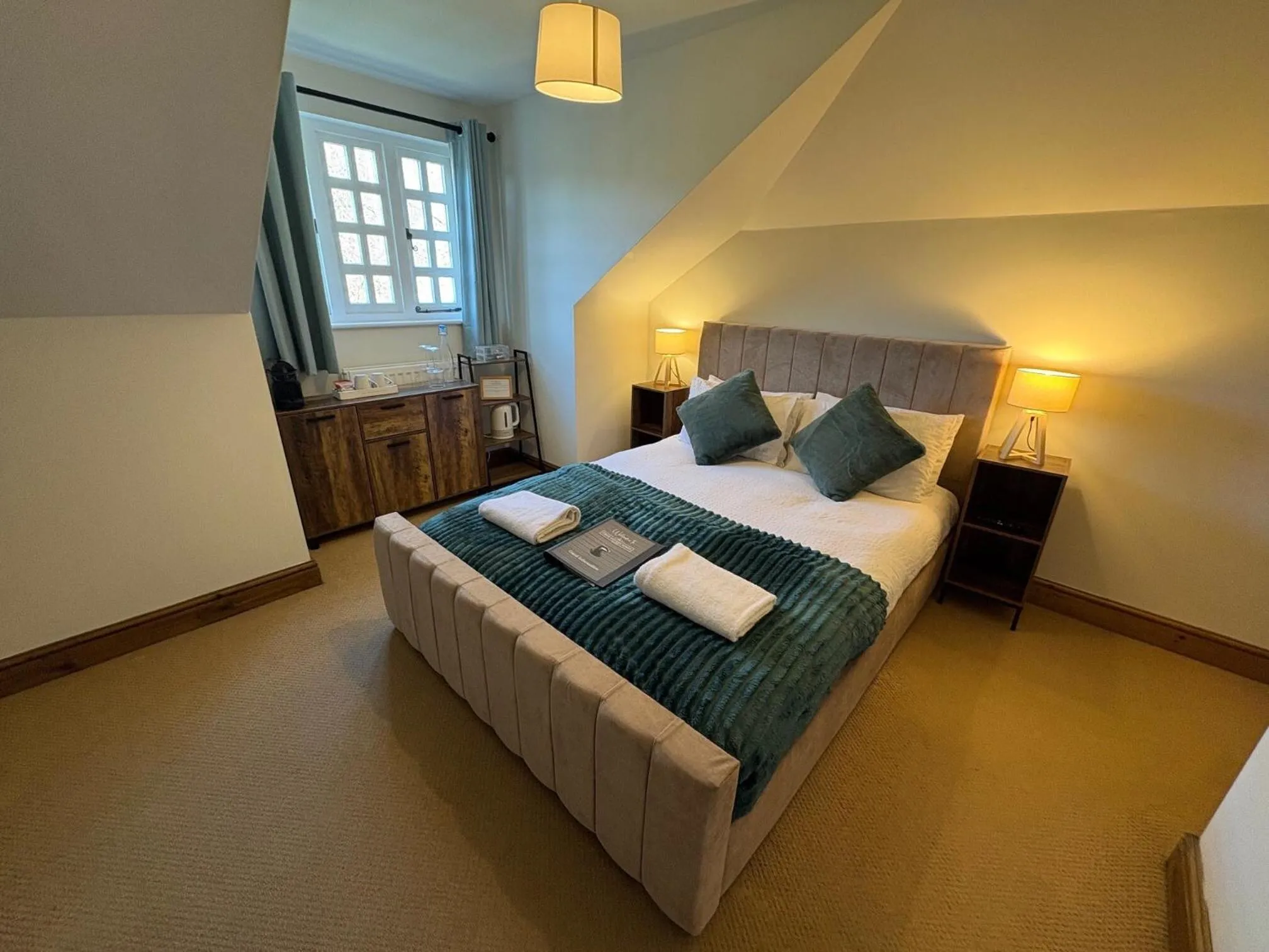 Bedroom in True Lovers Knot, Tarrant Keyneston