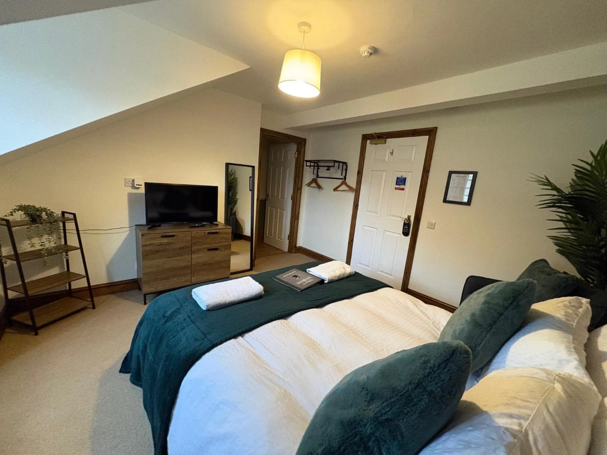 Bedroom in True Lovers Knot, Tarrant Keyneston