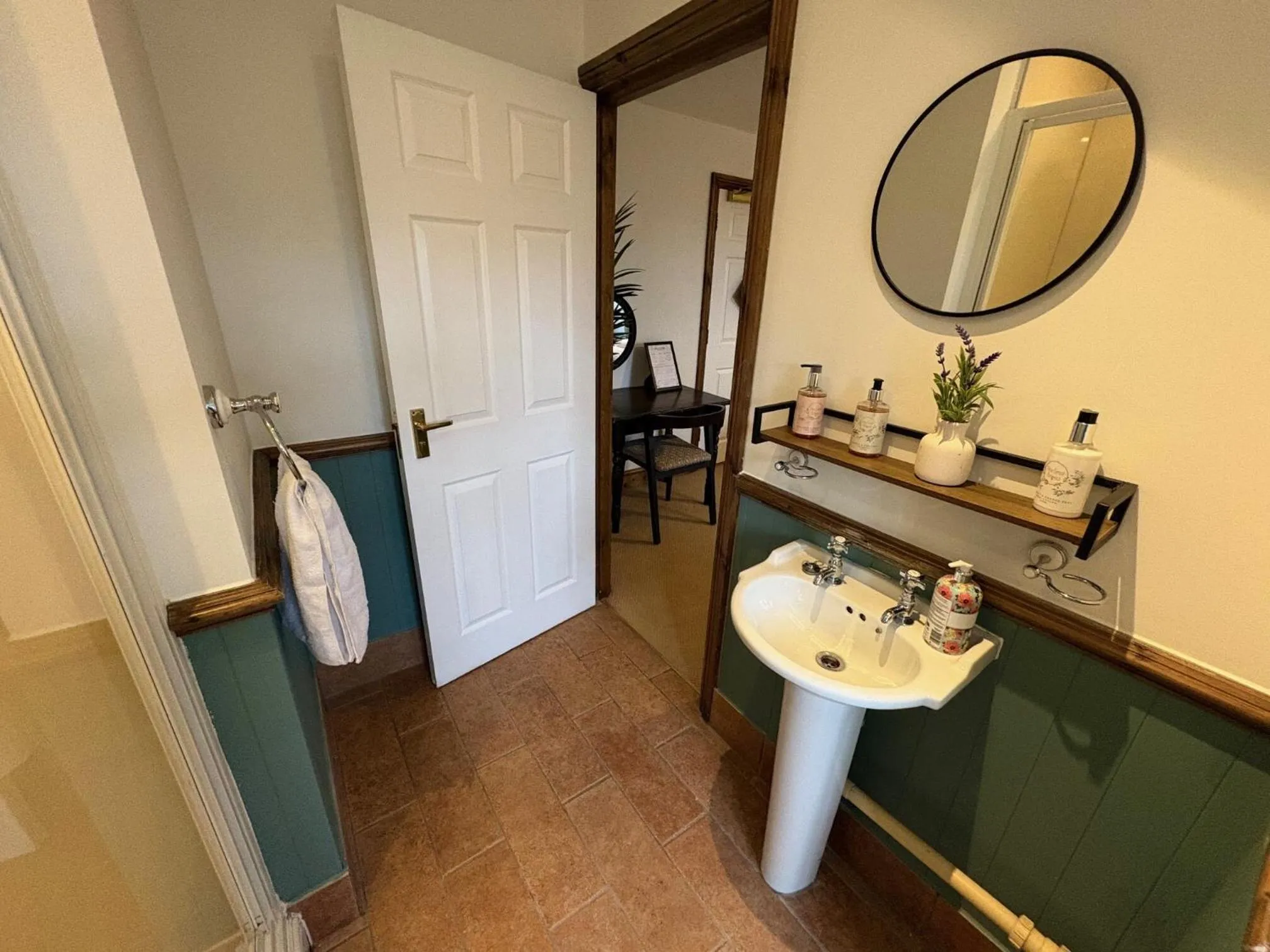 Bathroom in True Lovers Knot, Tarrant Keyneston