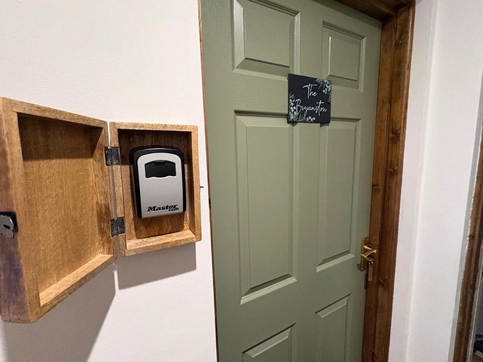 Lobby or reception in True Lovers Knot, Tarrant Keyneston