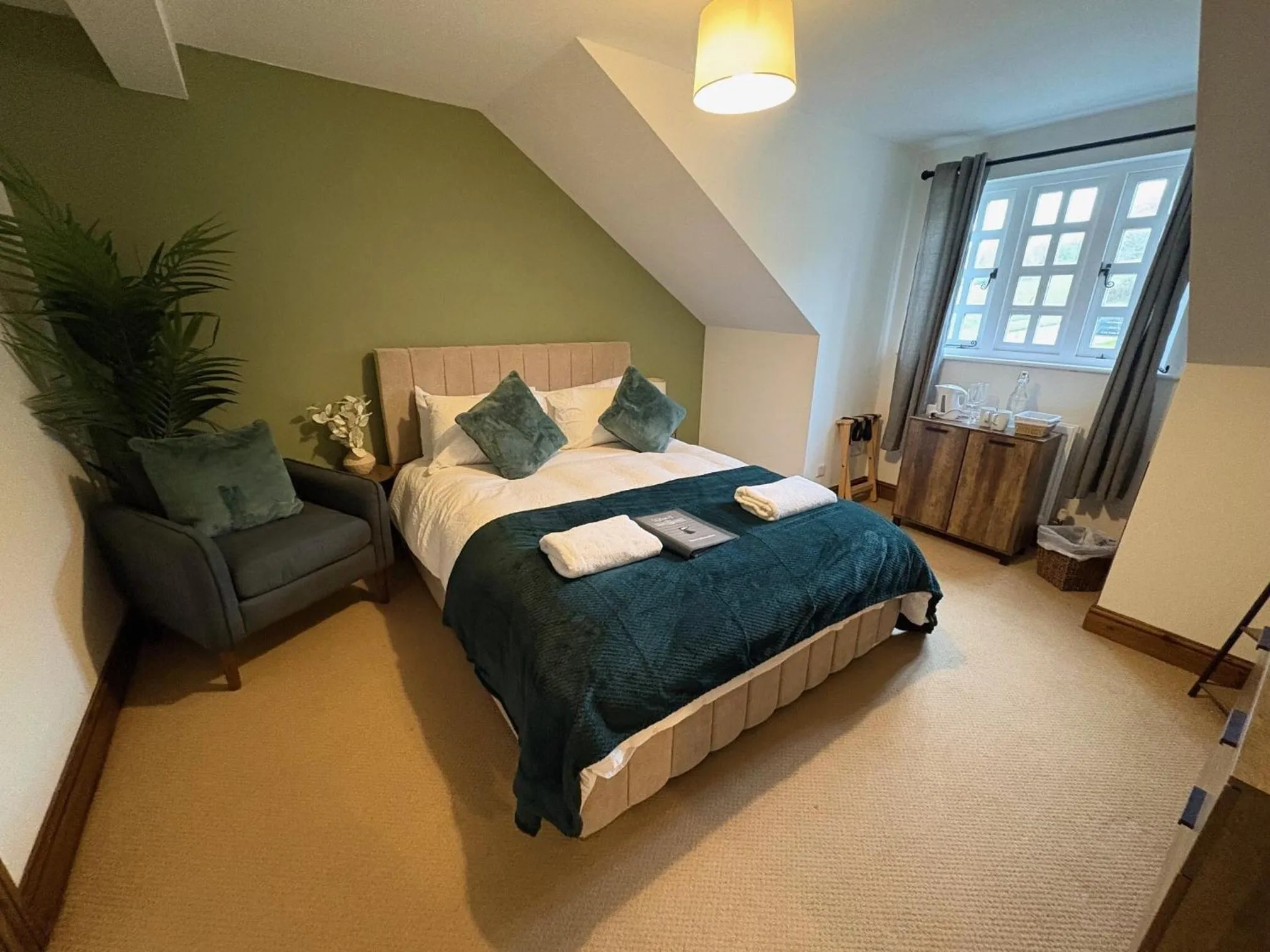 Bedroom in True Lovers Knot, Tarrant Keyneston