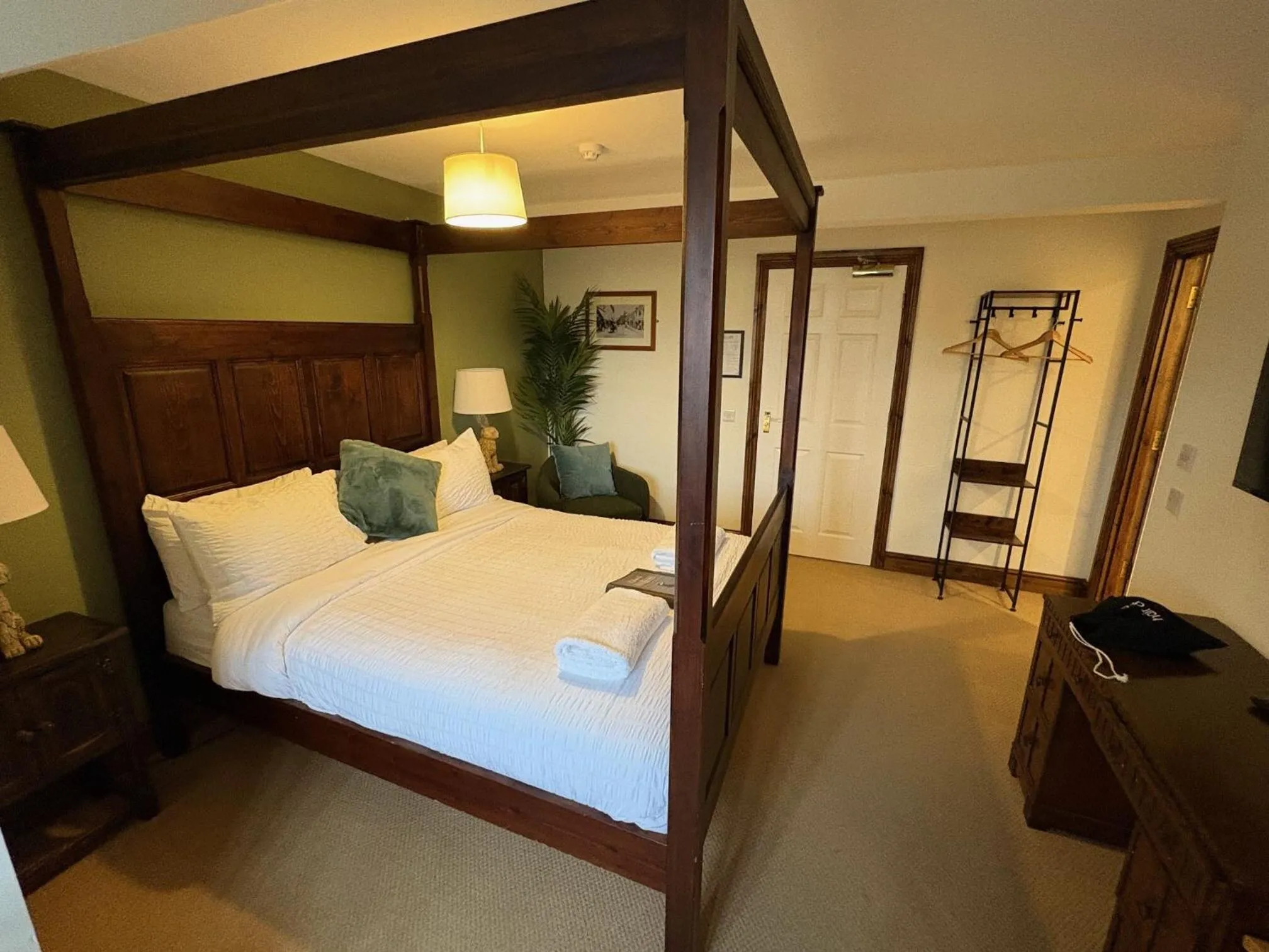 Bedroom in True Lovers Knot, Tarrant Keyneston