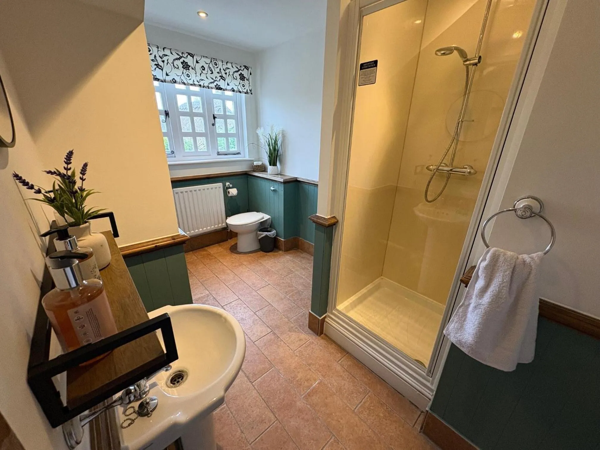 Bathroom in True Lovers Knot, Tarrant Keyneston