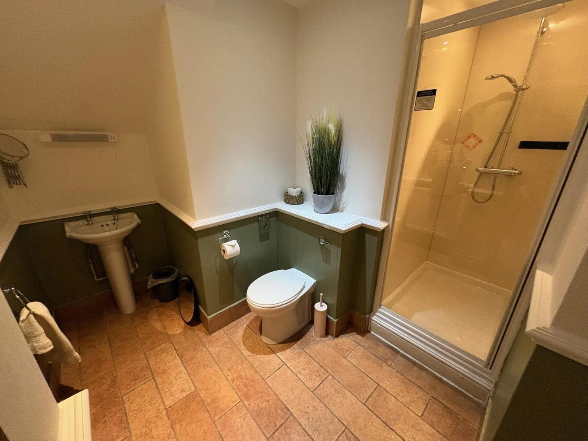 Bathroom in True Lovers Knot, Tarrant Keyneston