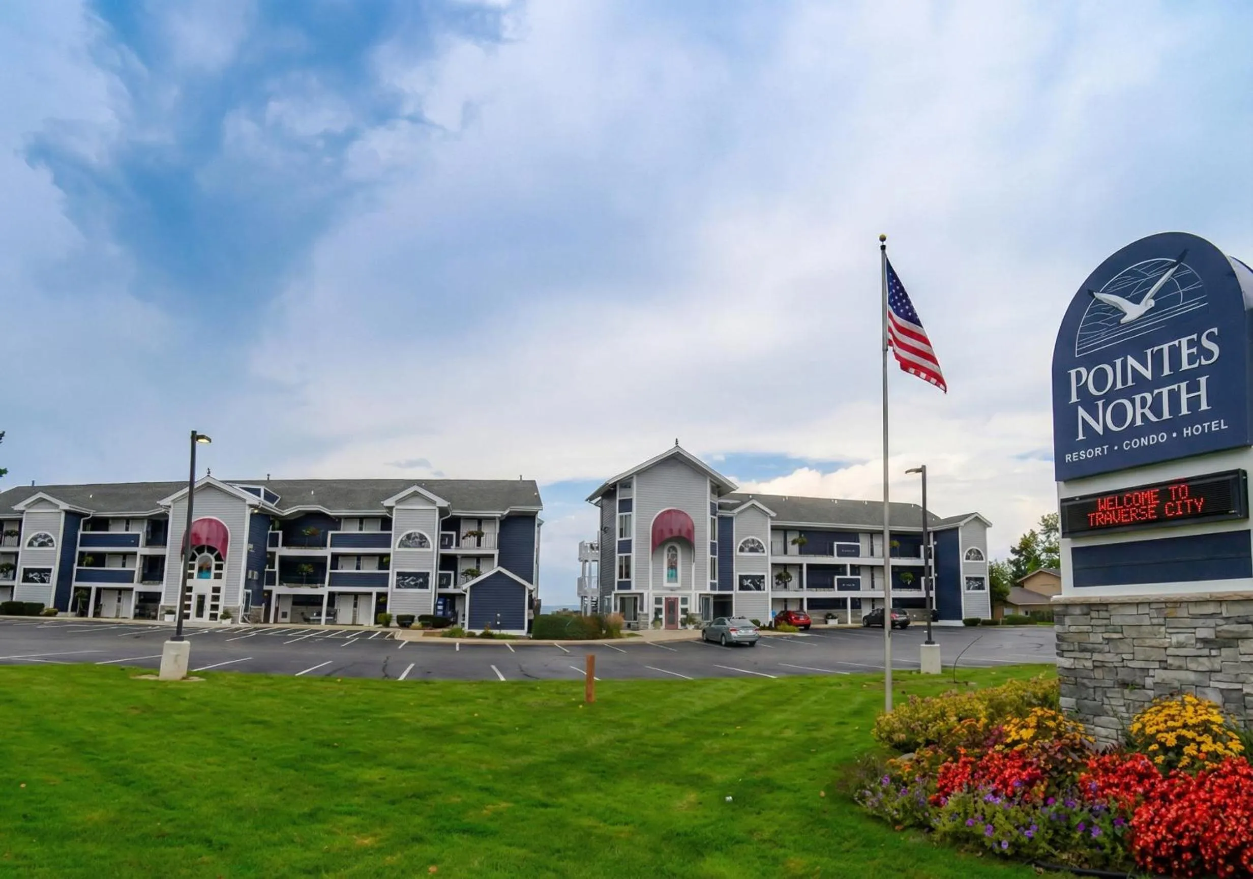 Property logo or sign in Pointes North Beachfront Hotel - 2 Person Spa Tub Studios