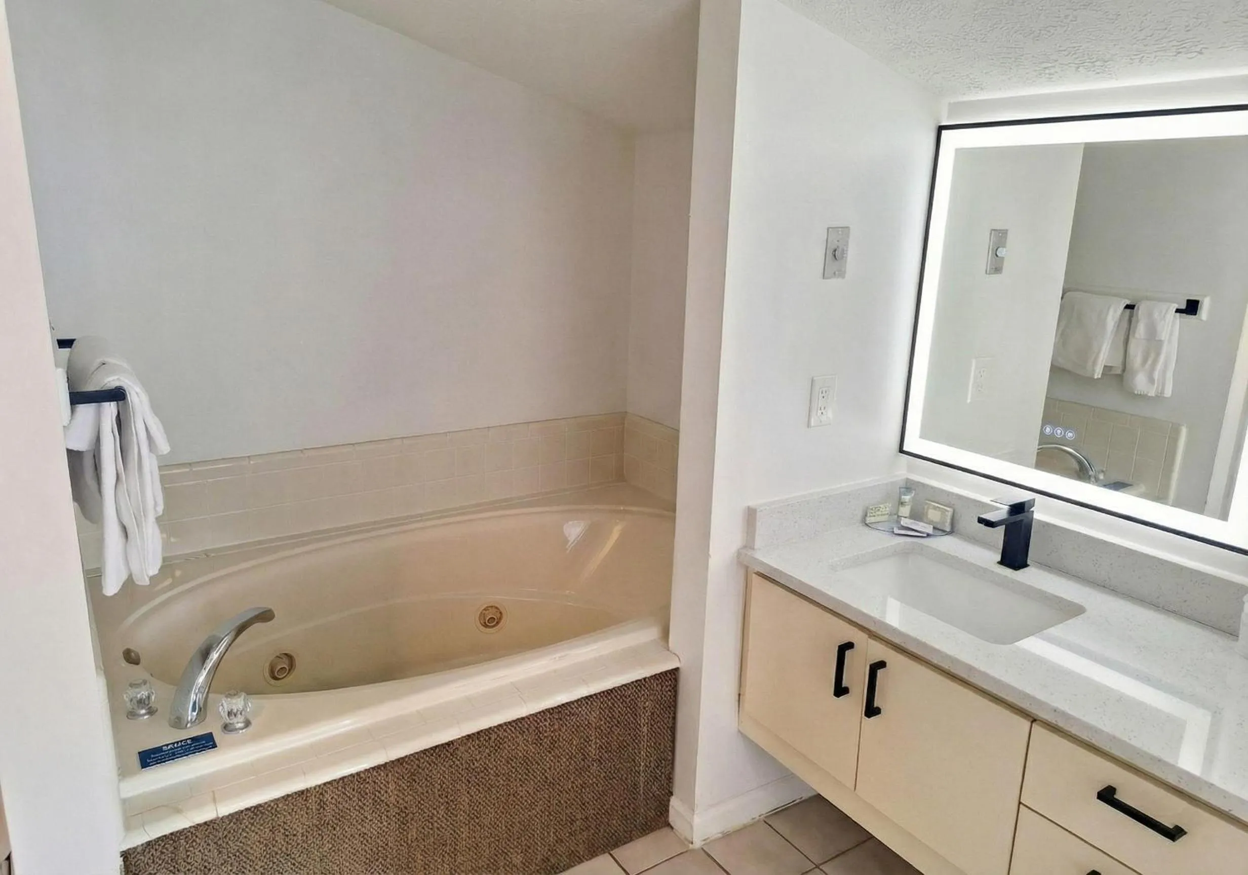 Hot Tub in Pointes North Beachfront Hotel - 2 Person Spa Tub Studios