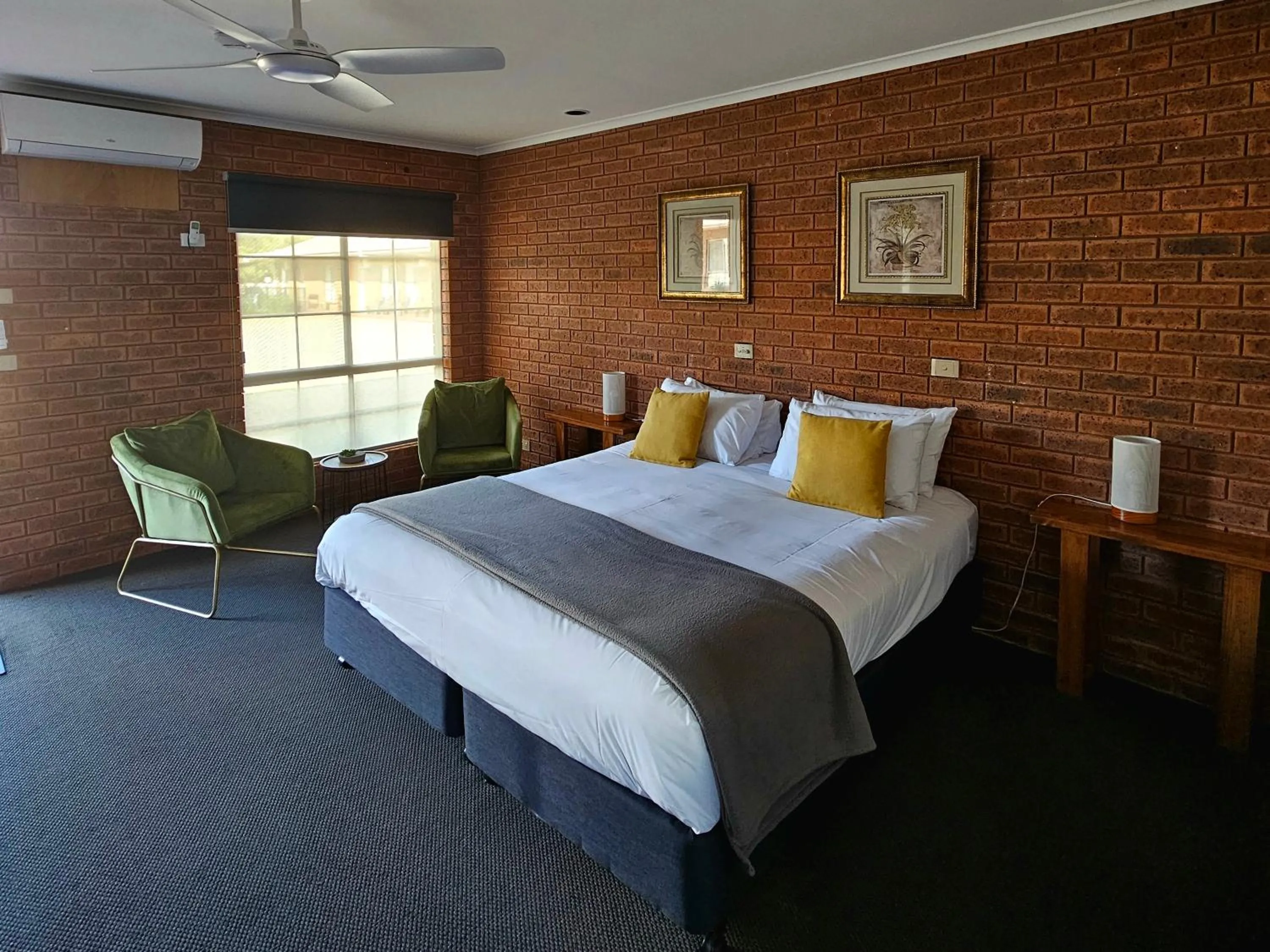 Bed in Bridge Motor Inn Tocumwal