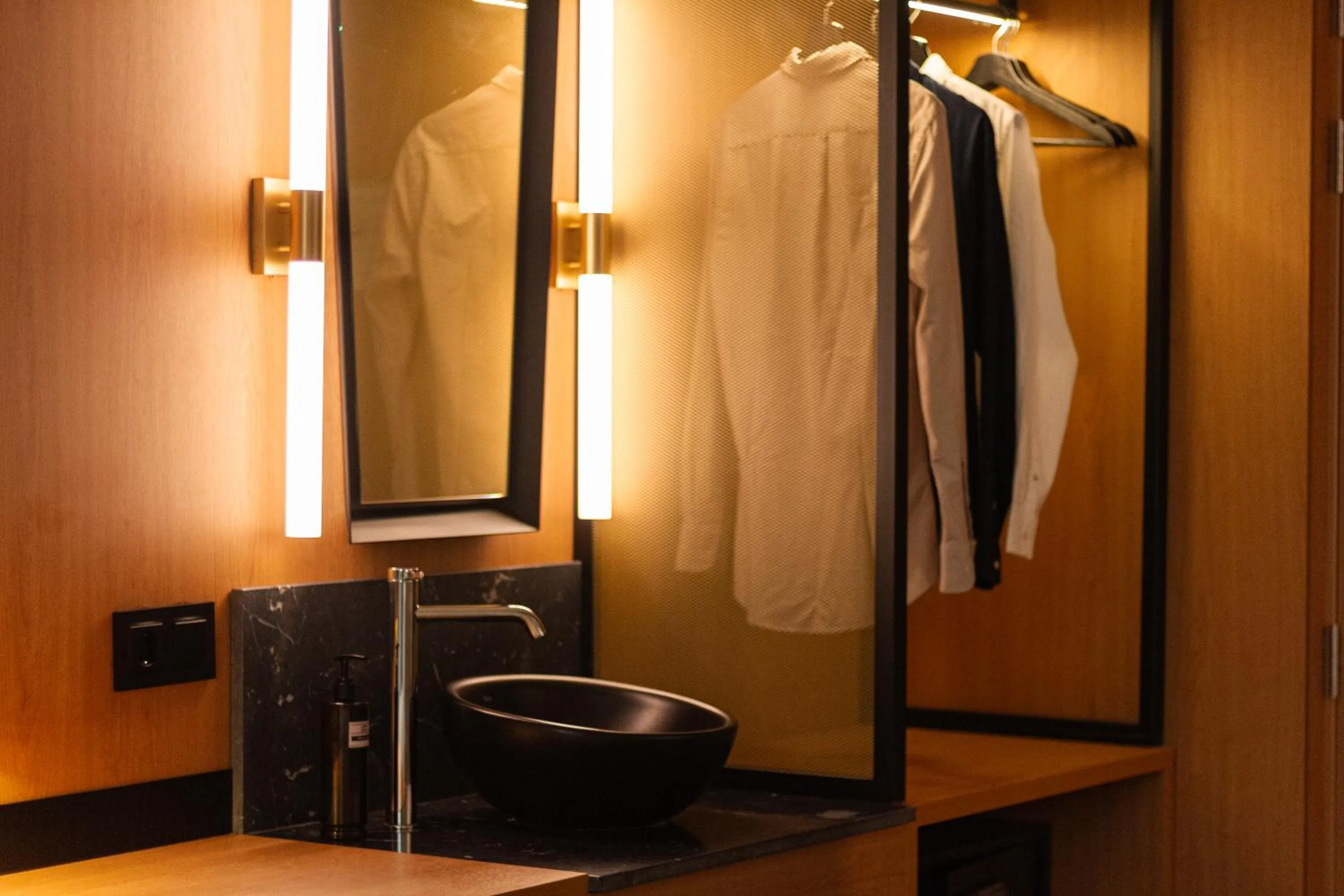 wardrobe in Letoh Letoh Sevilla