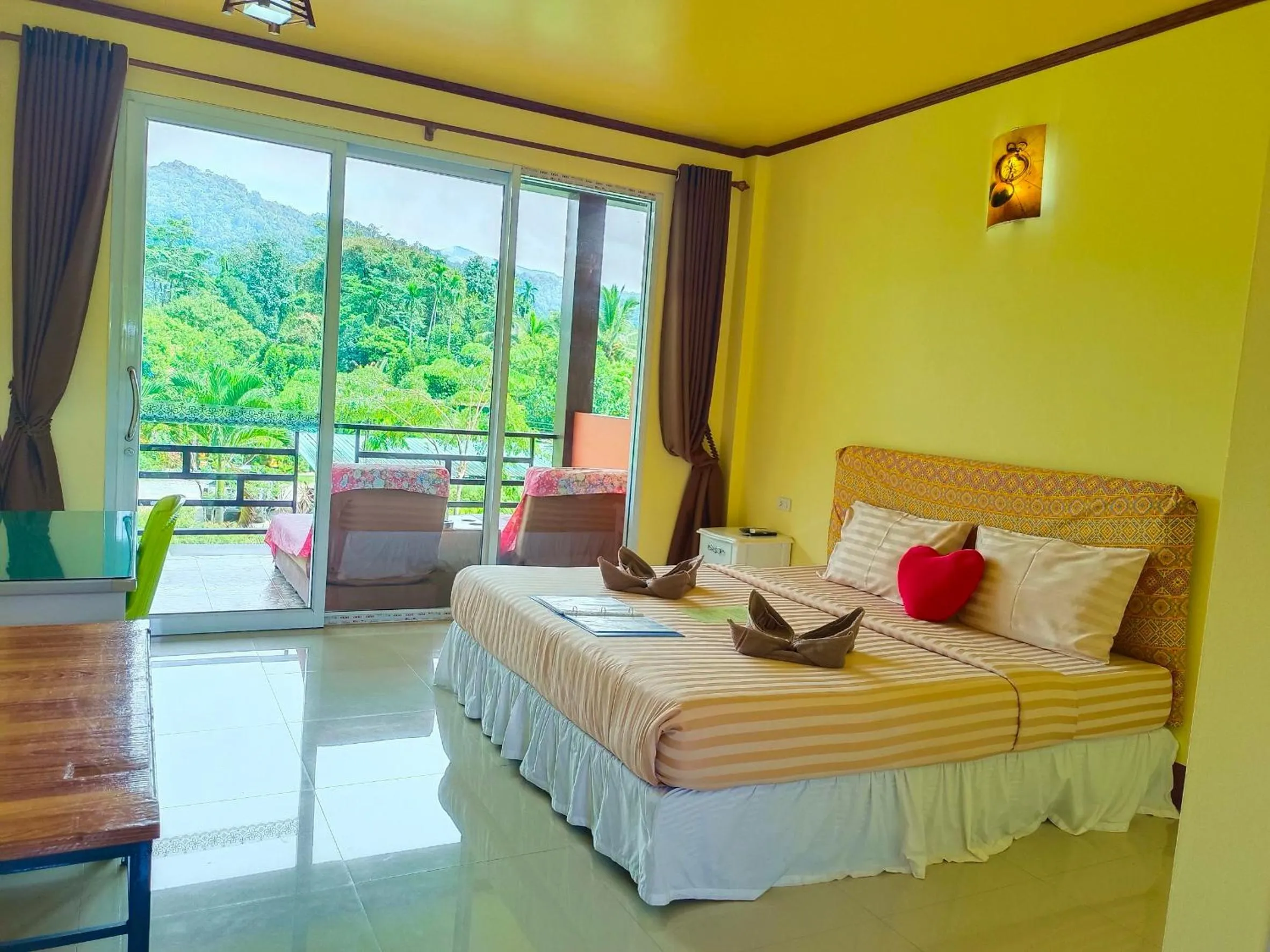 Bedroom, Bed in Khao Sok Country Resort
