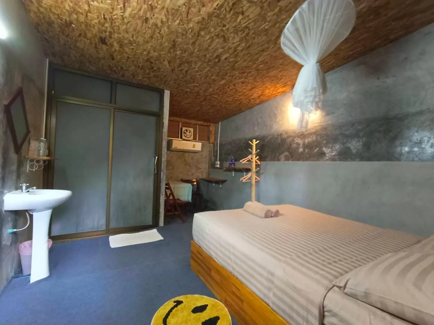 Photo of the whole room, Bed in Khao Sok Country Resort