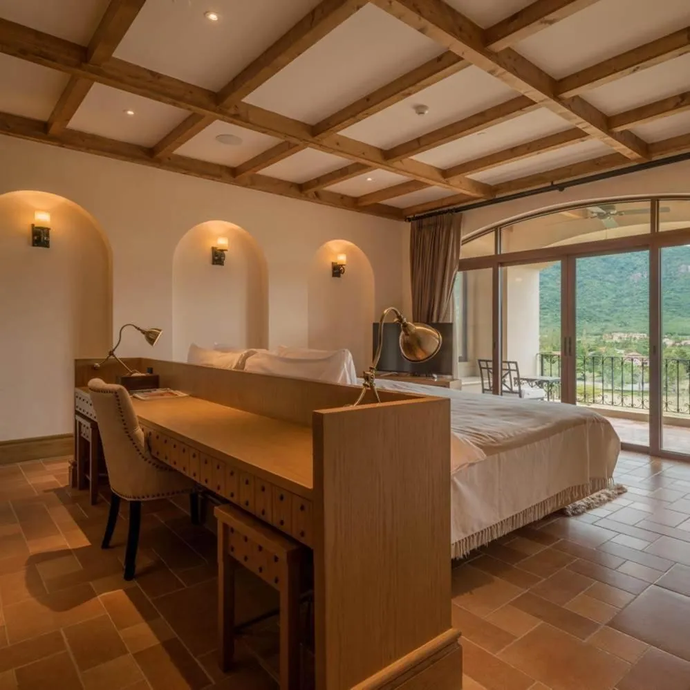 Bed in Toscana Town Square Suites