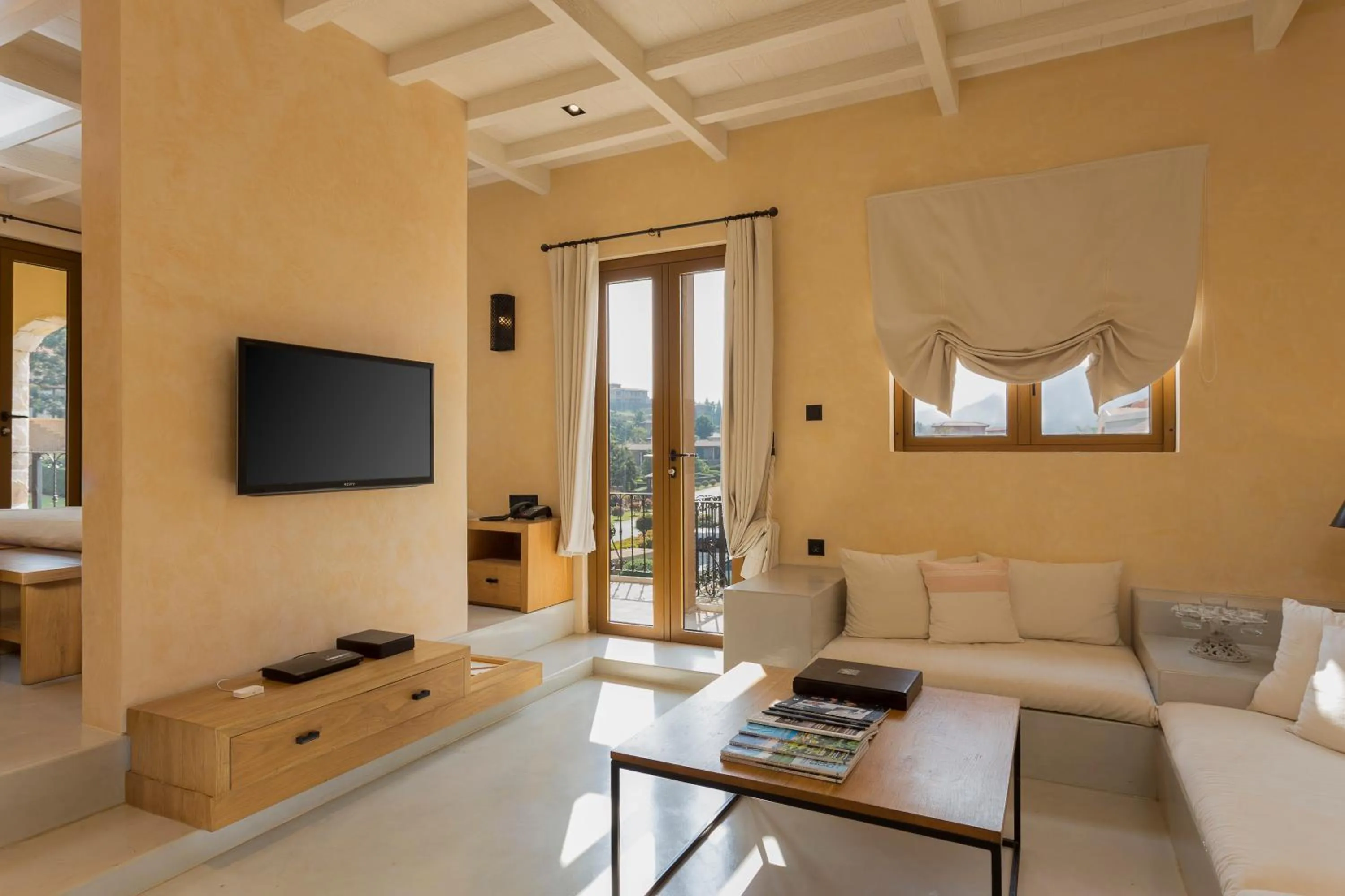 Day, Bed in Toscana Town Square Suites