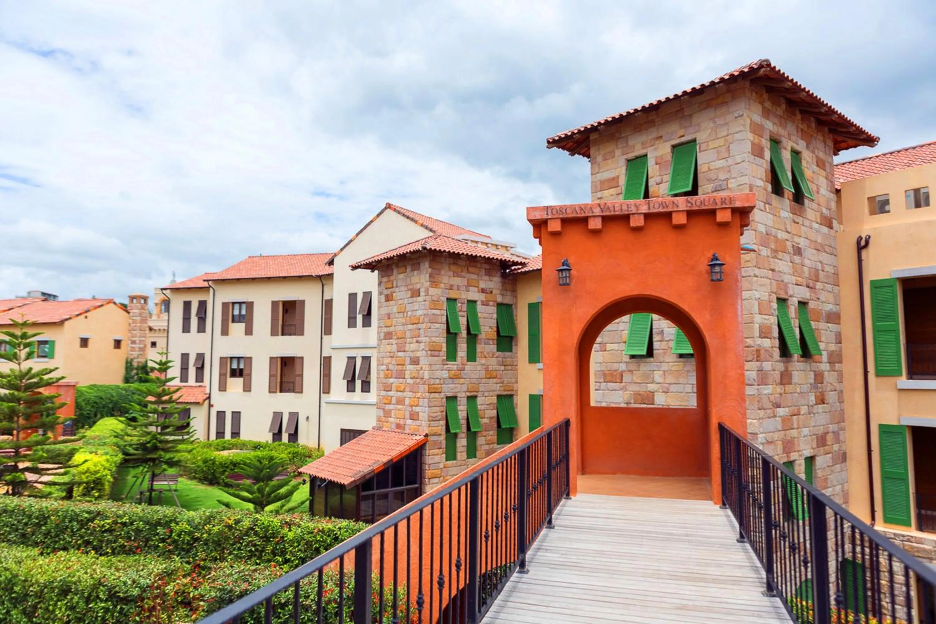 Property building in Toscana Town Square Suites