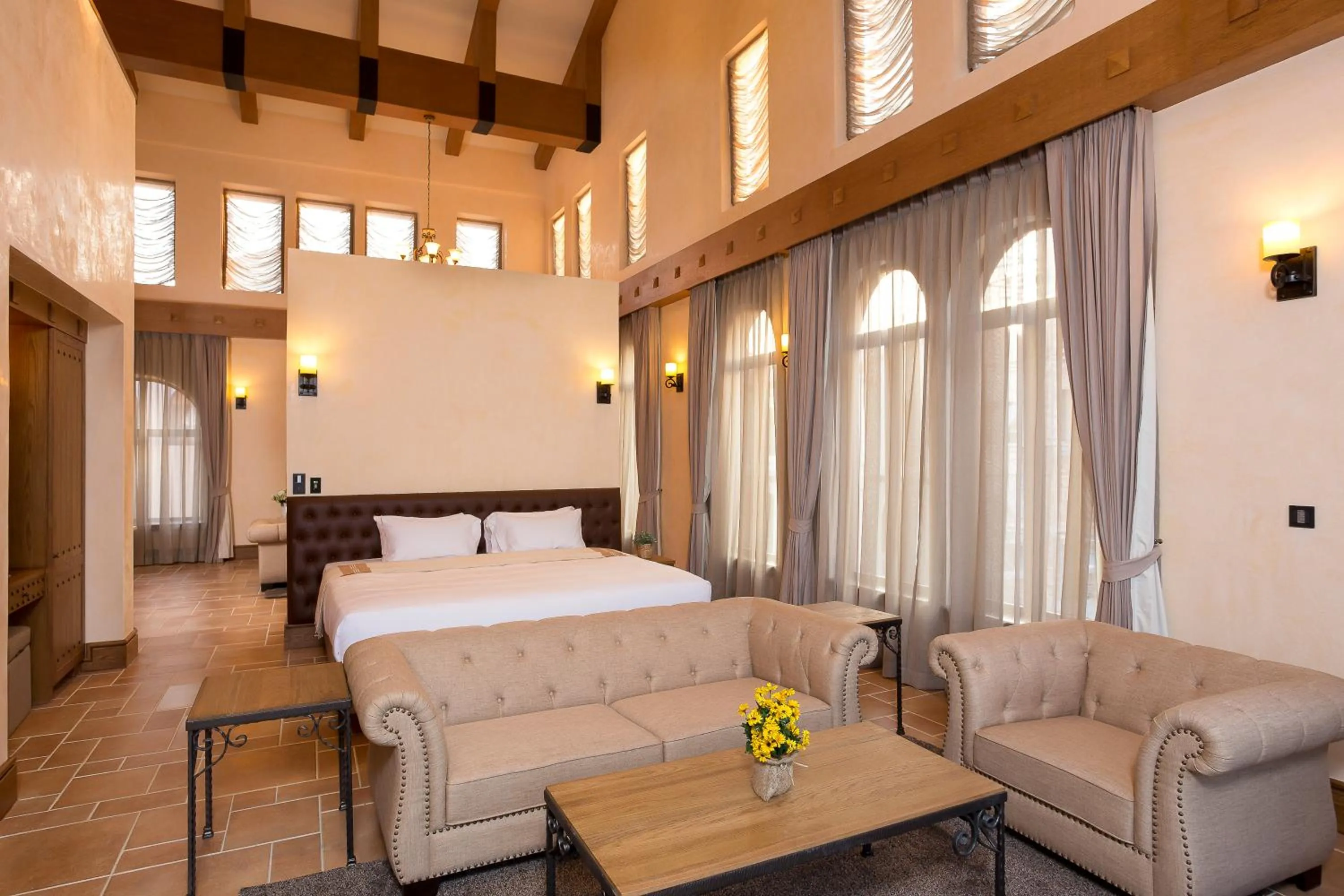 Photo of the whole room, Bed in Toscana Town Square Suites