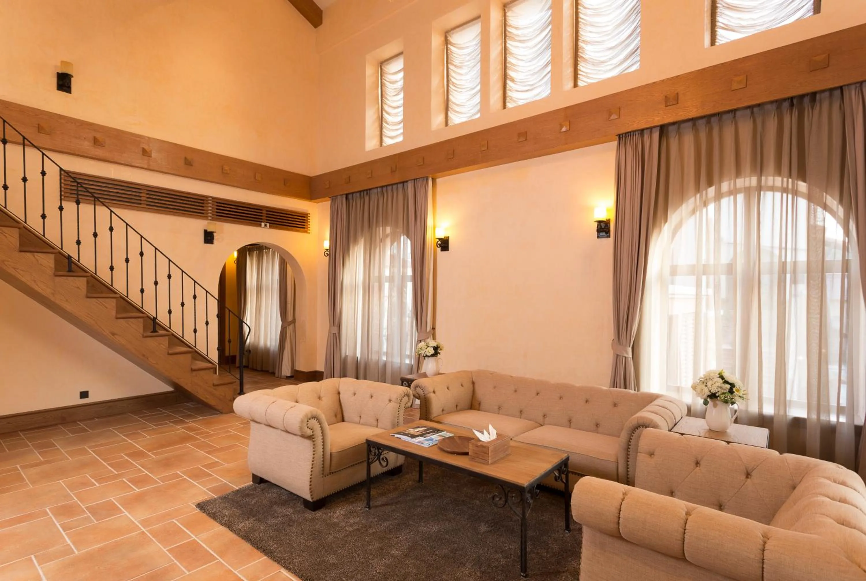 Communal lounge/ TV room in Toscana Town Square Suites