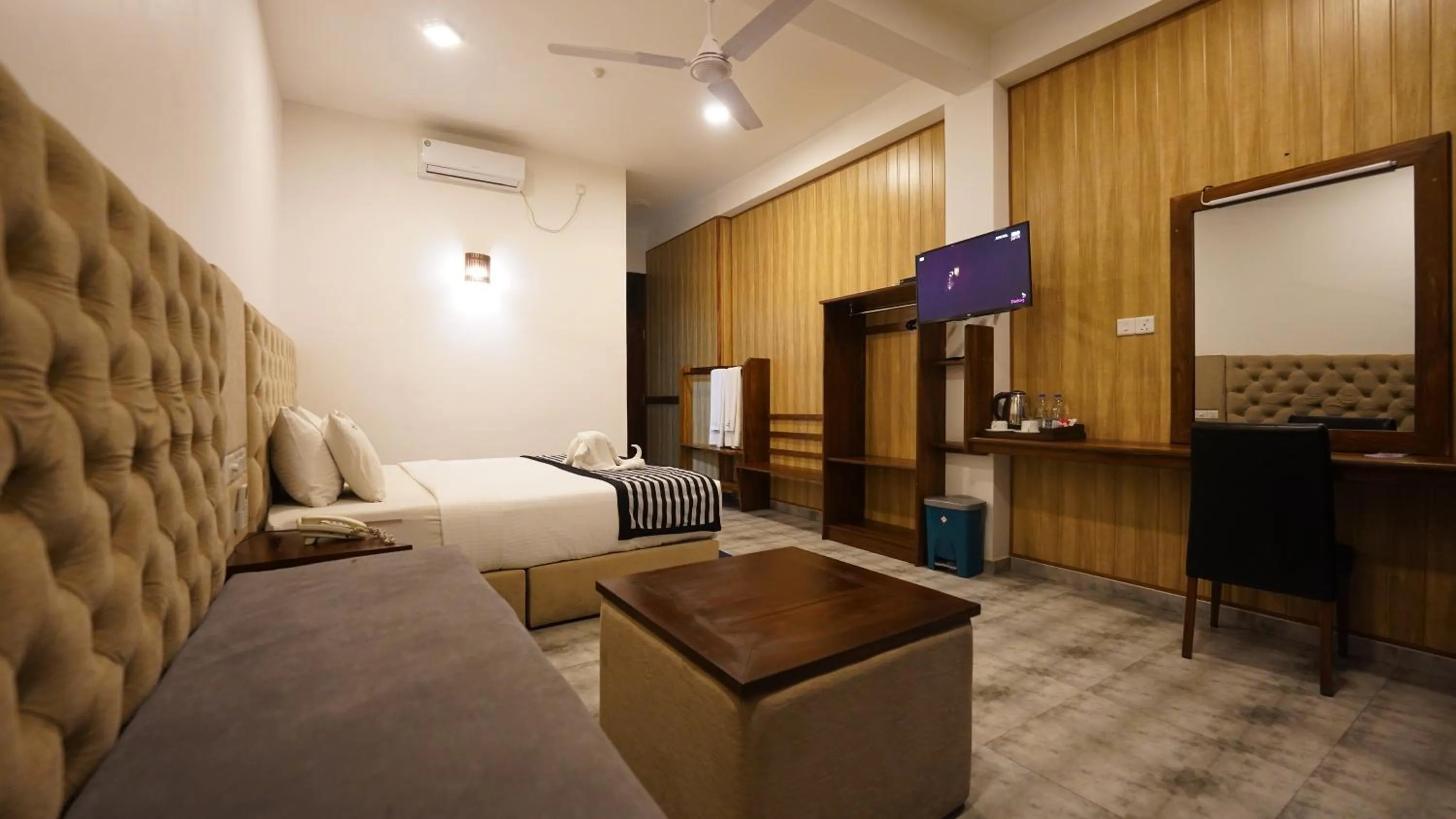 Bedroom, Bed in Randiya Sea View Hotel