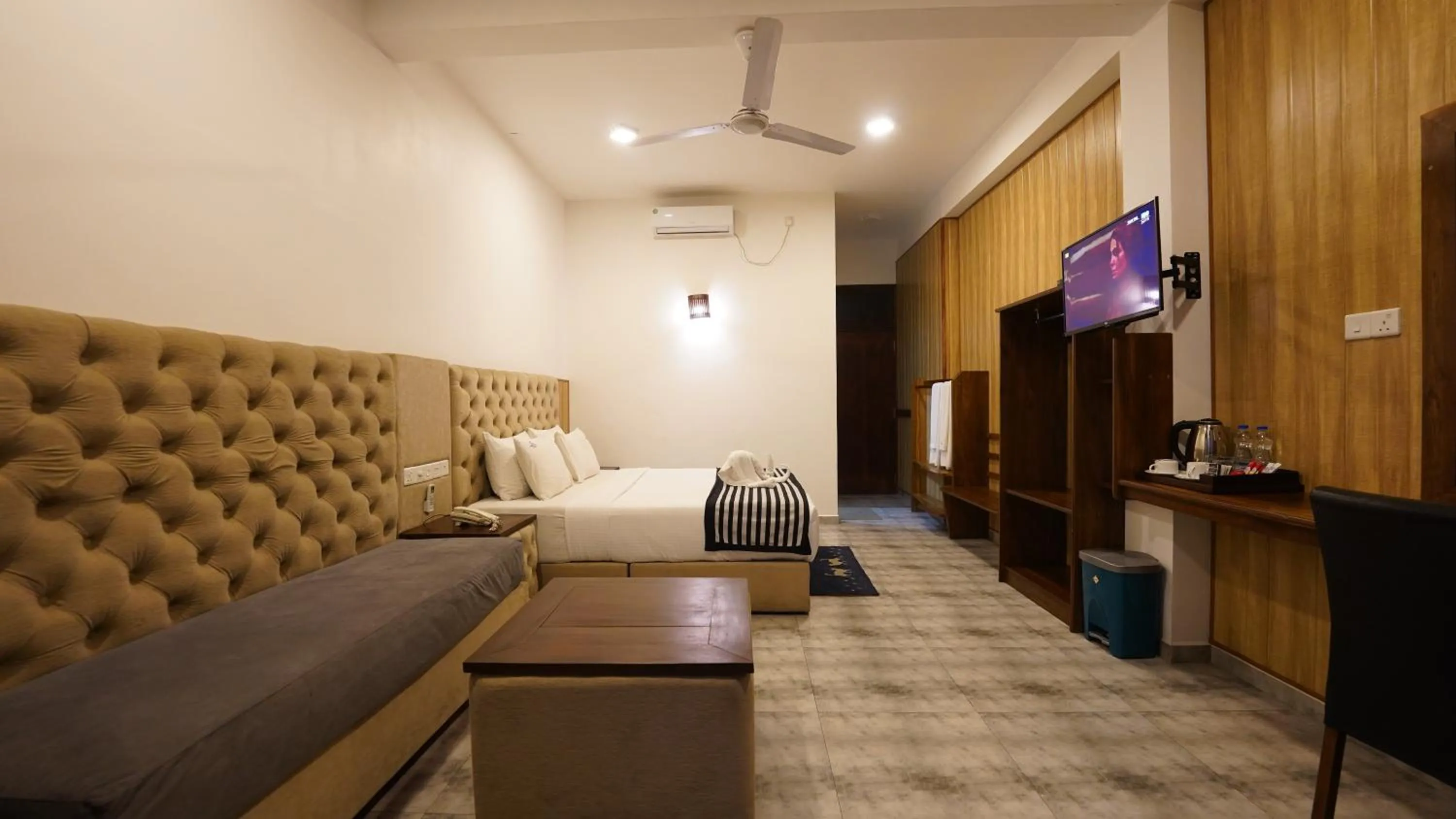 Bedroom, Bed in Randiya Sea View Hotel