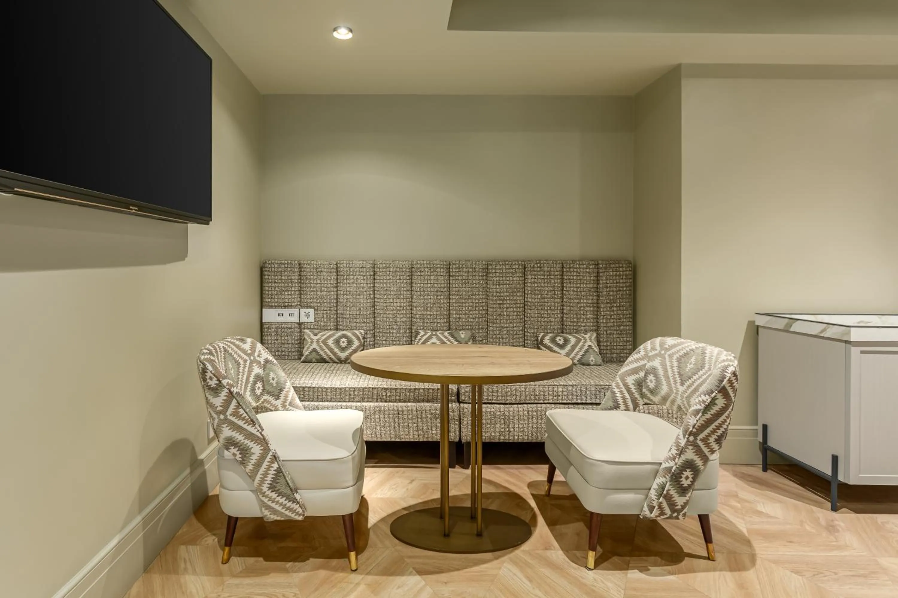 Seating area in Room Mate Leo, Granada