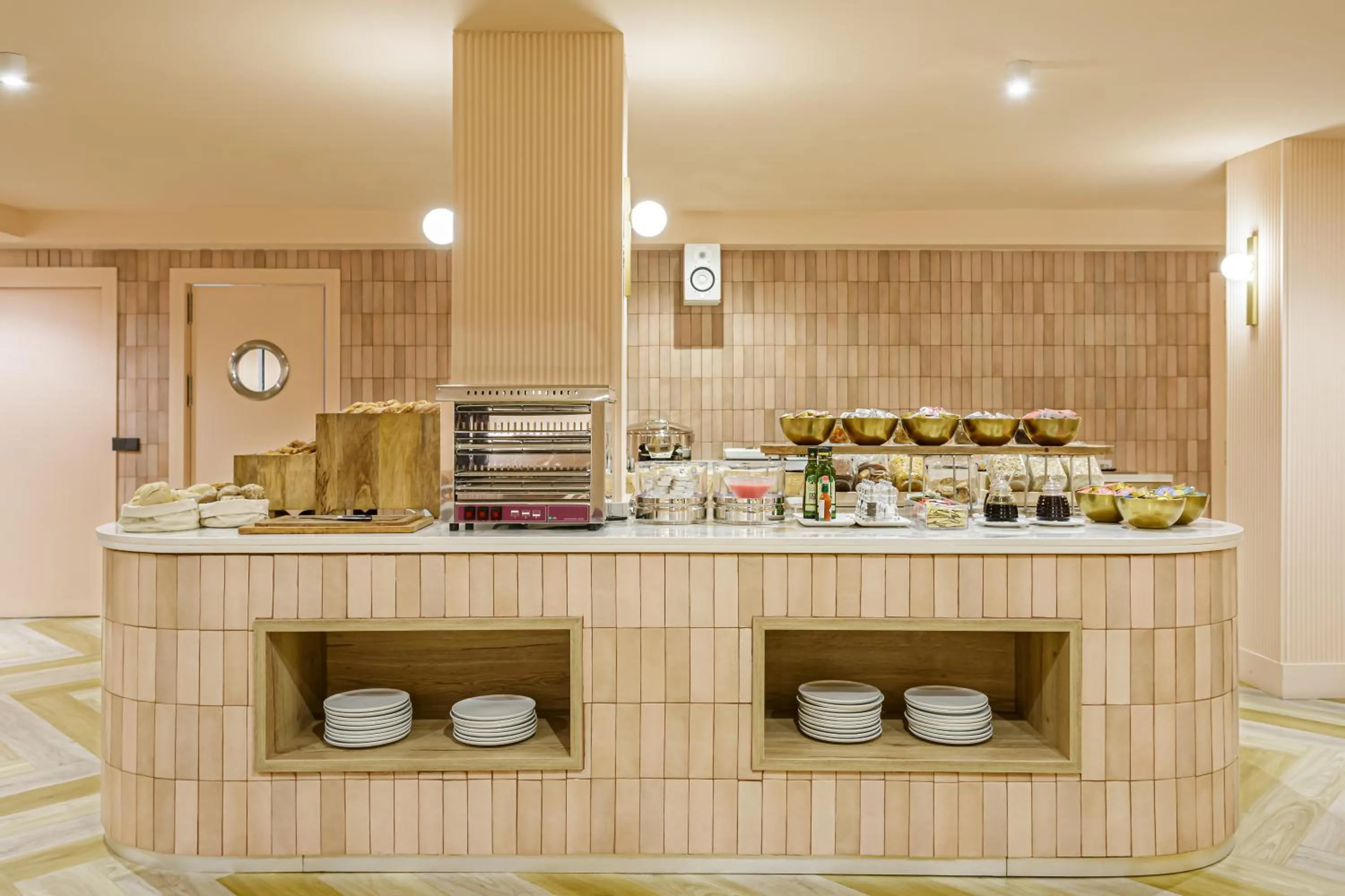 Breakfast in Room Mate Leo, Granada