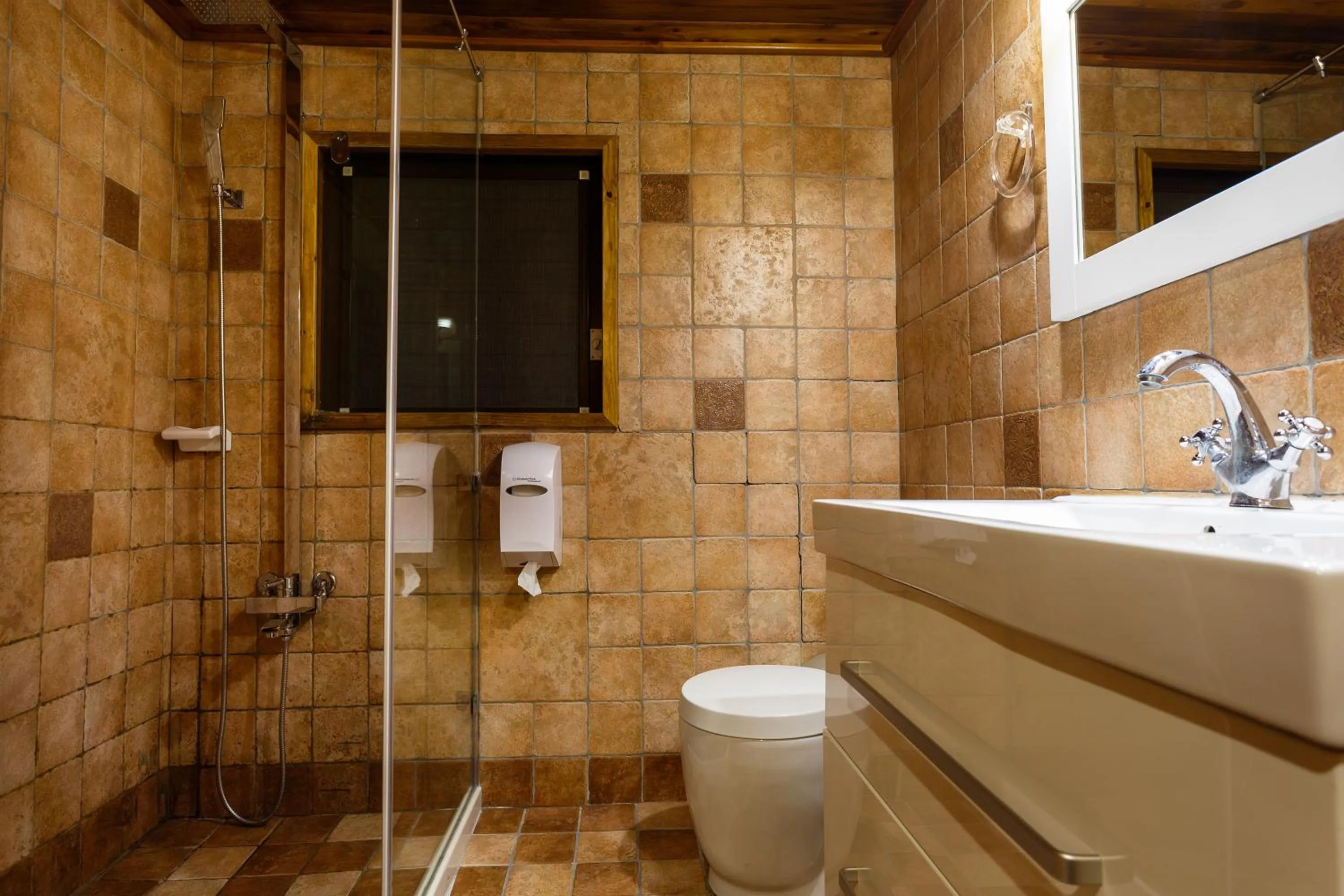 Shower in Sun Moon Lake Full House Resort