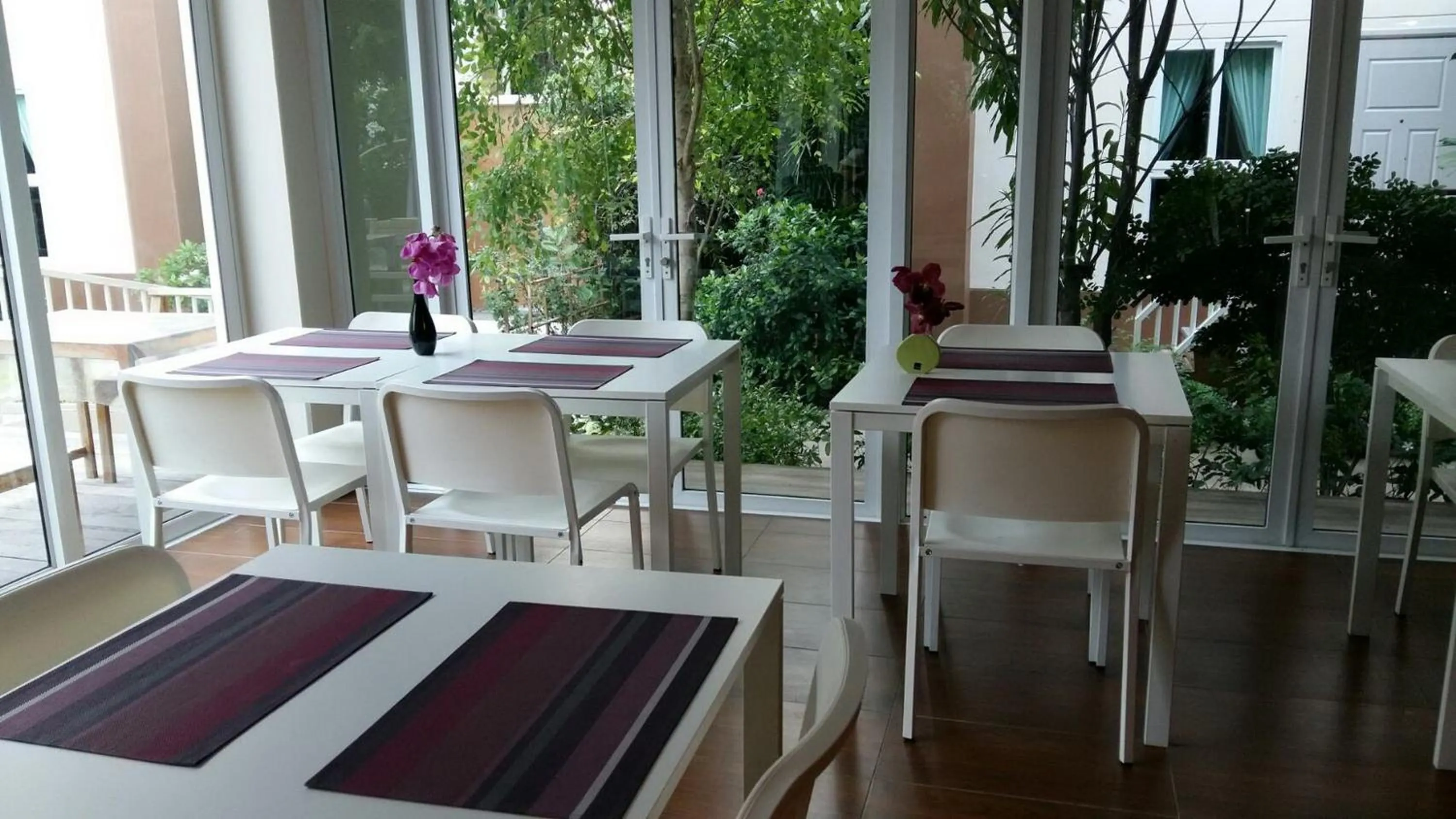 Food and drinks in U Tiny Boutique Hotel Suvarnabhumi Bangkok - SHA Plus