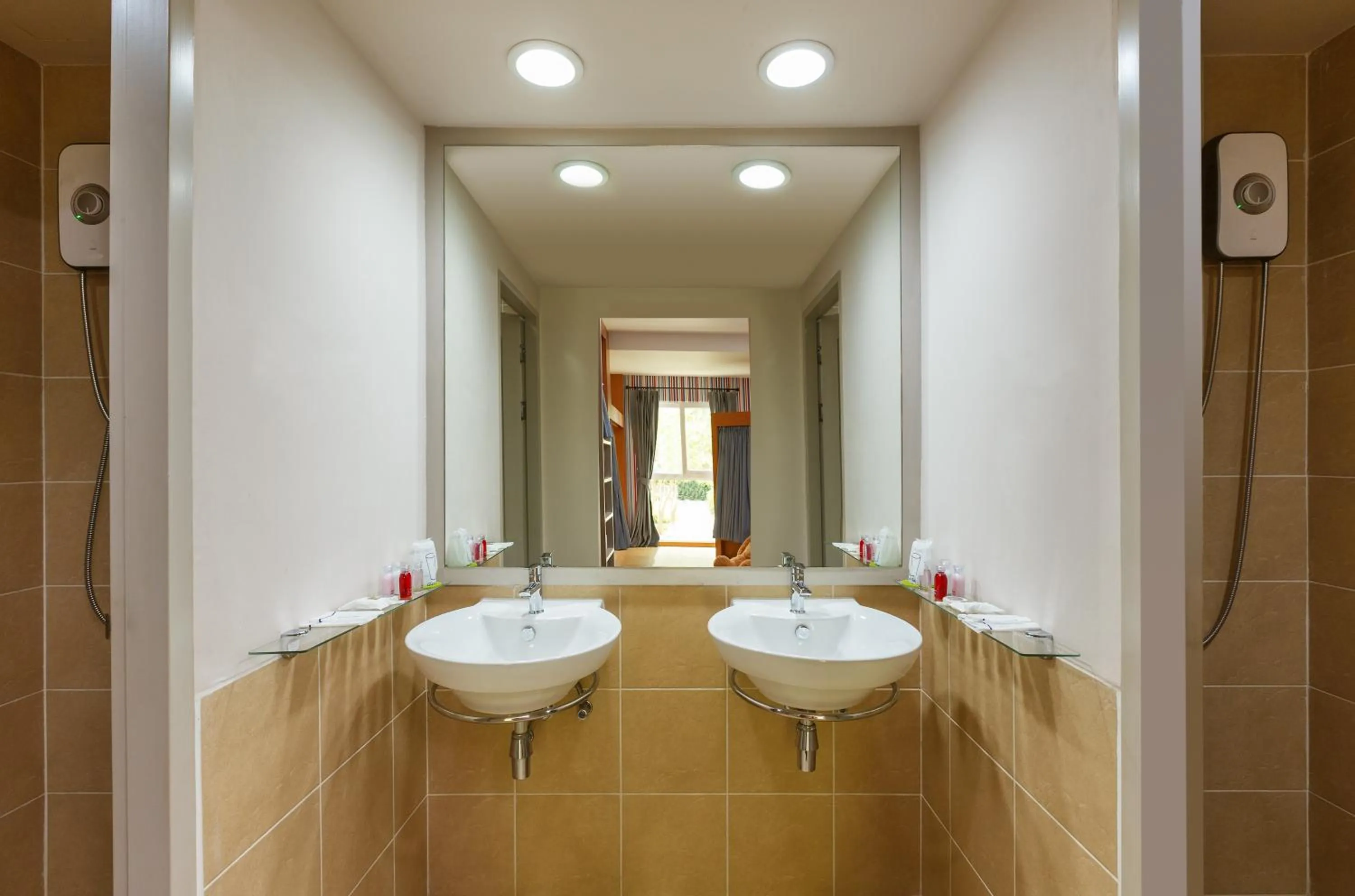 Toilet in U Tiny Boutique Hotel Suvarnabhumi Bangkok - SHA Plus