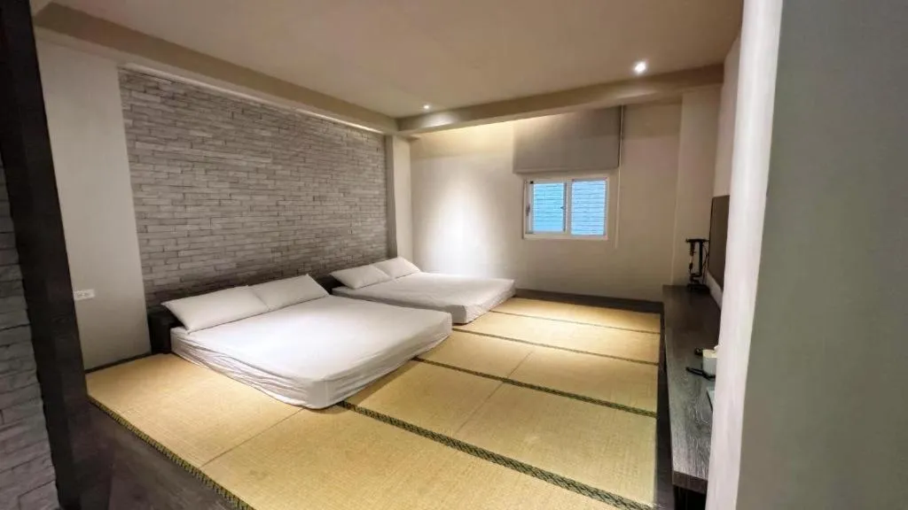 Photo of the whole room, Bed in Kiwi Express Hotel-Taichung Station II