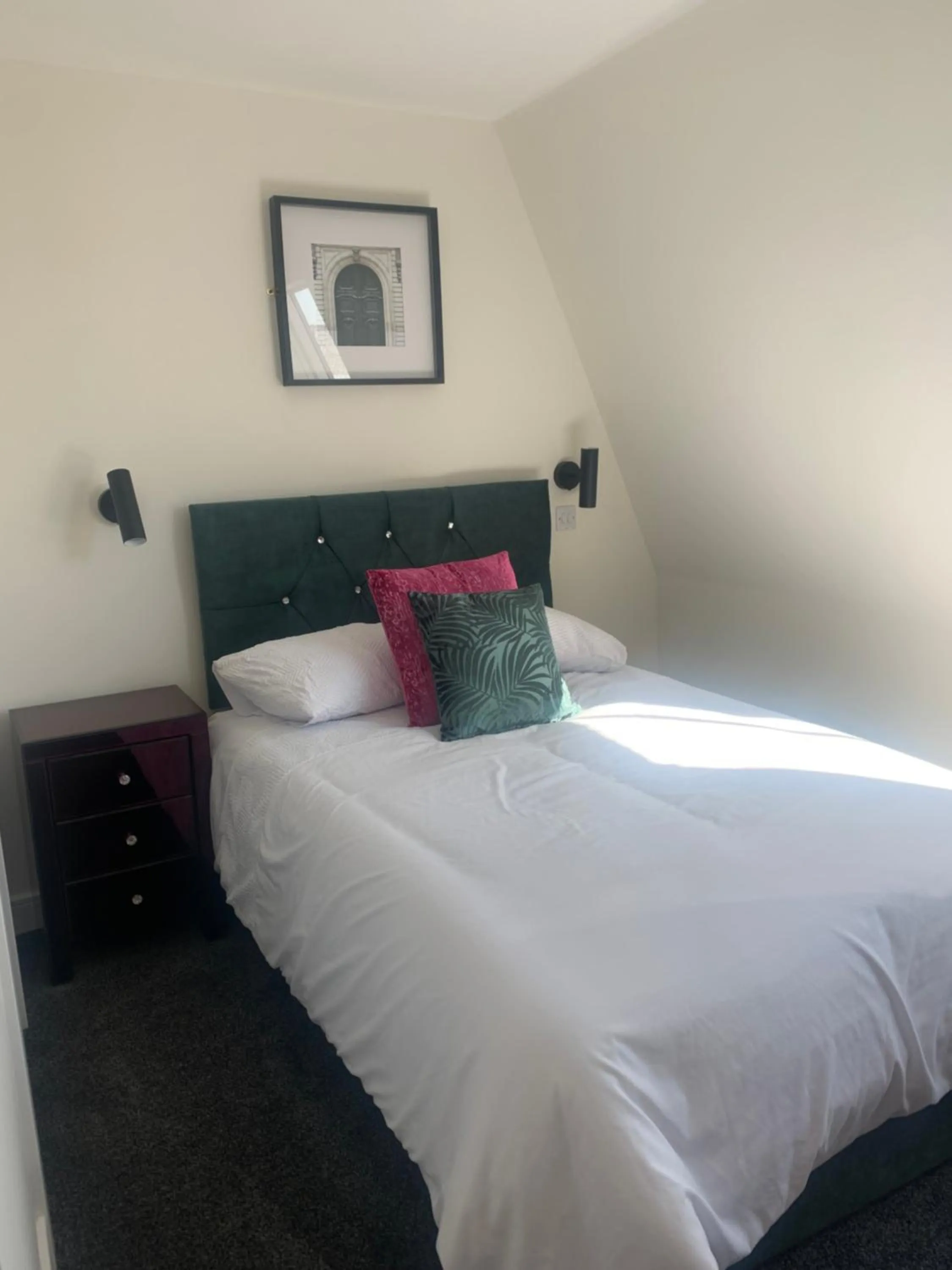 Bed in STAG & THISTLE HOTEL AND RESTAURANT