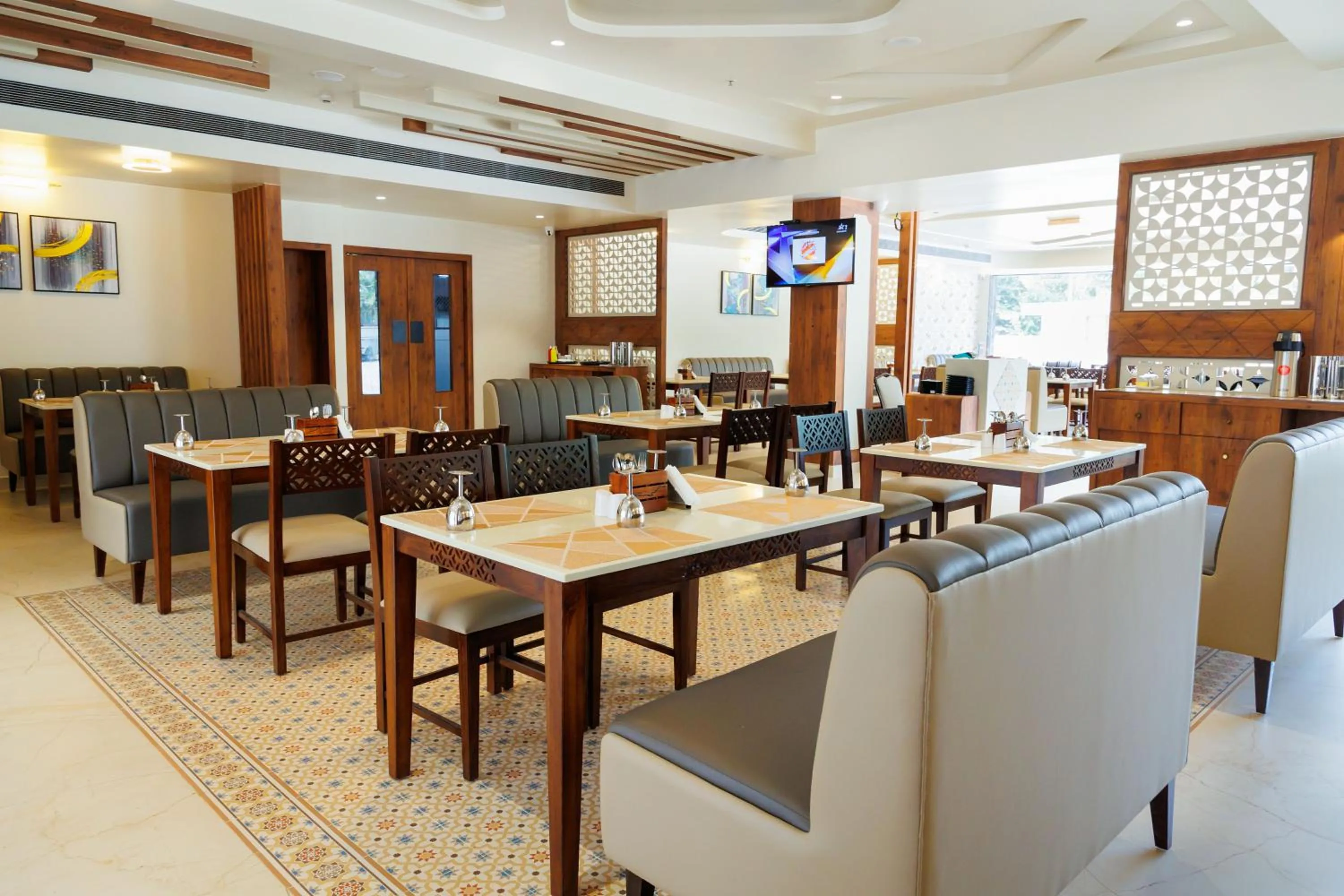 Restaurant/places to eat in AJ GRAND ELITE HOTEL