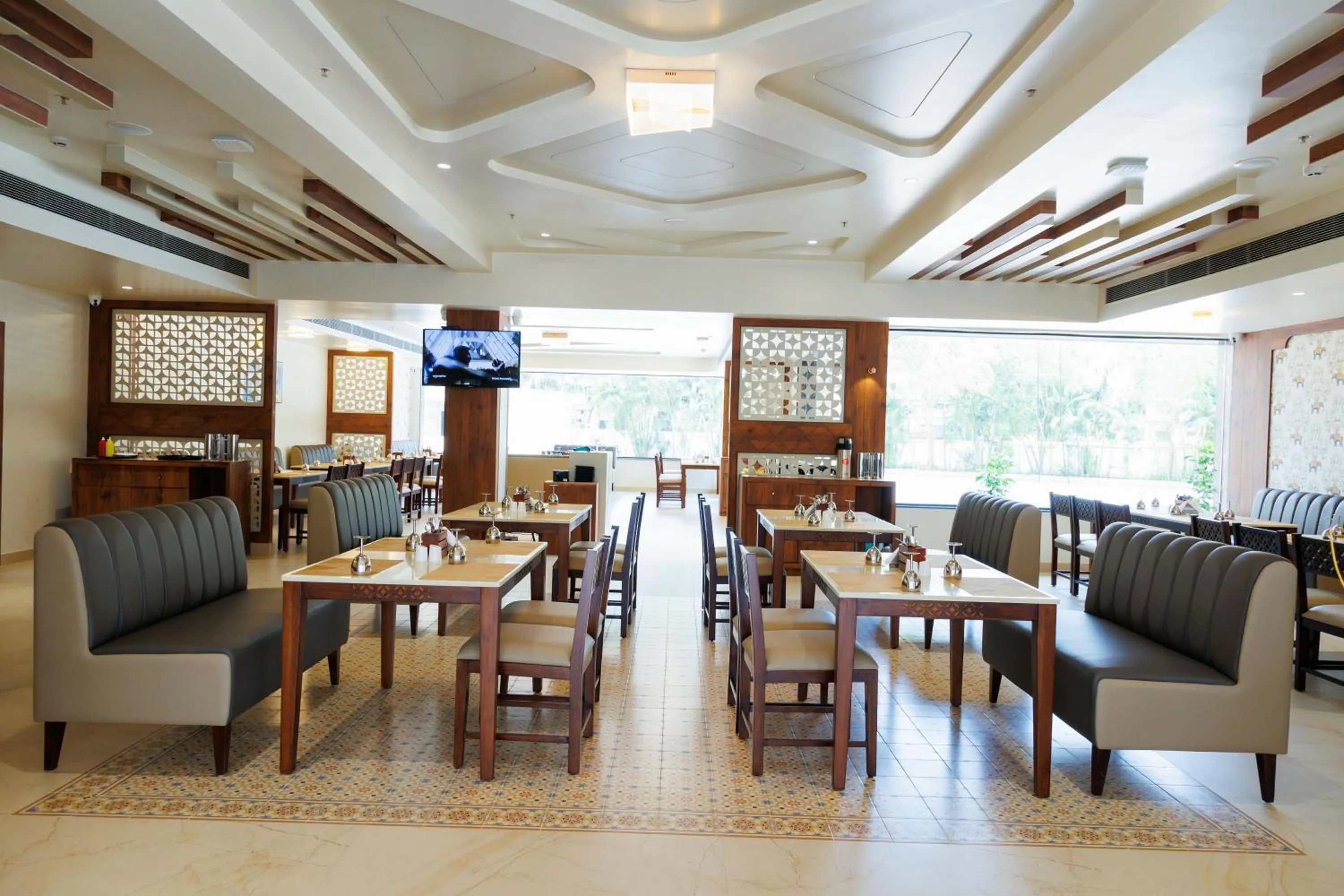 Restaurant/places to eat in AJ GRAND ELITE HOTEL