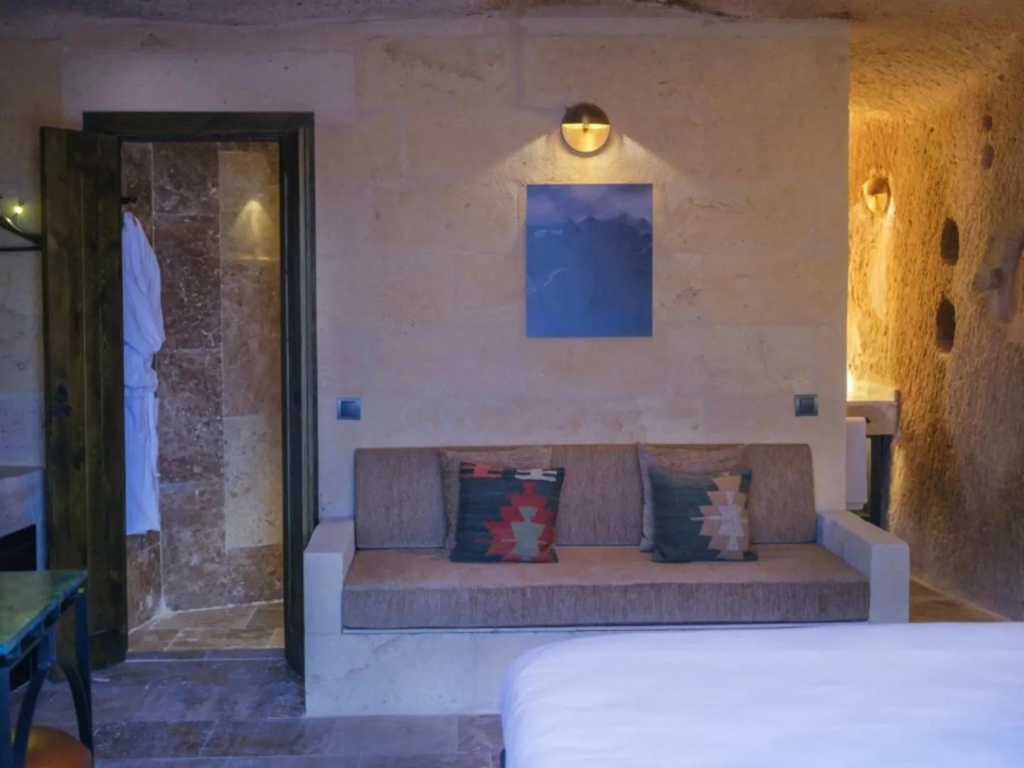 Seating area, Bed in Very Peri Cappadocia - The Lifestyle Luxury Design Hotel