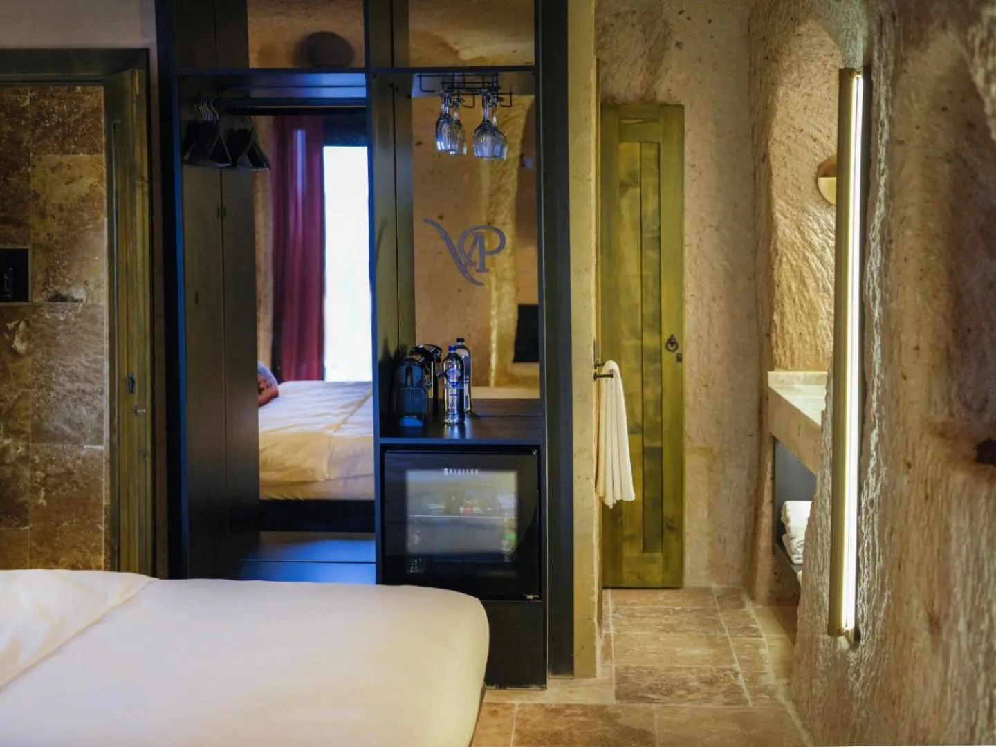 Coffee/tea facilities, Bed in Very Peri Cappadocia - The Lifestyle Luxury Design Hotel