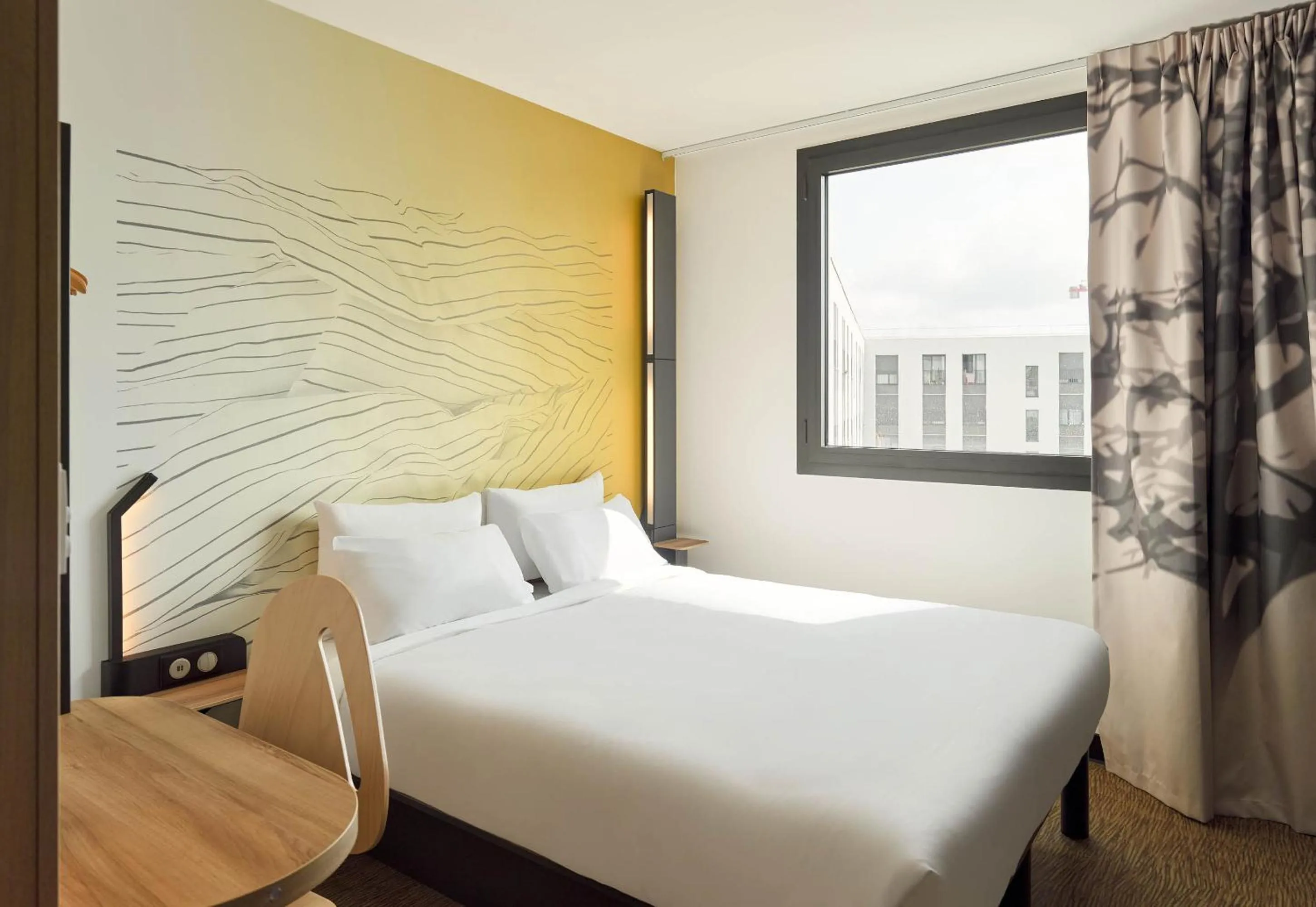 Bed in B&B HOTEL Paris Clichy-sous-Bois 3 étoiles