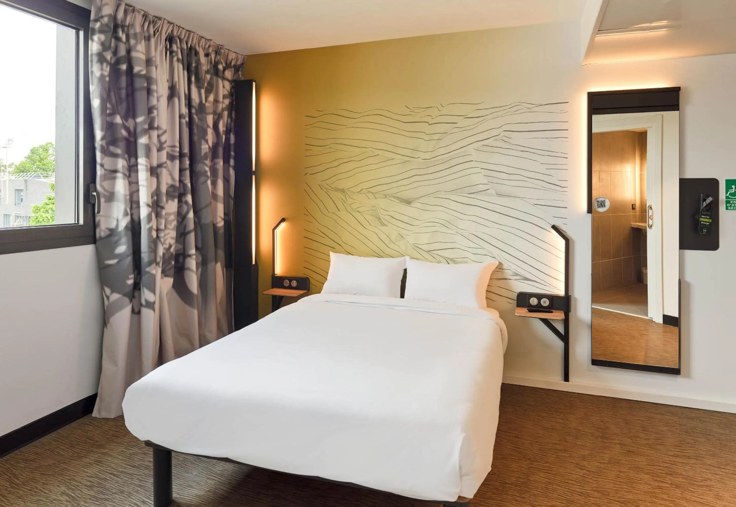 Bed in B&B HOTEL Paris Clichy-sous-Bois 3 étoiles