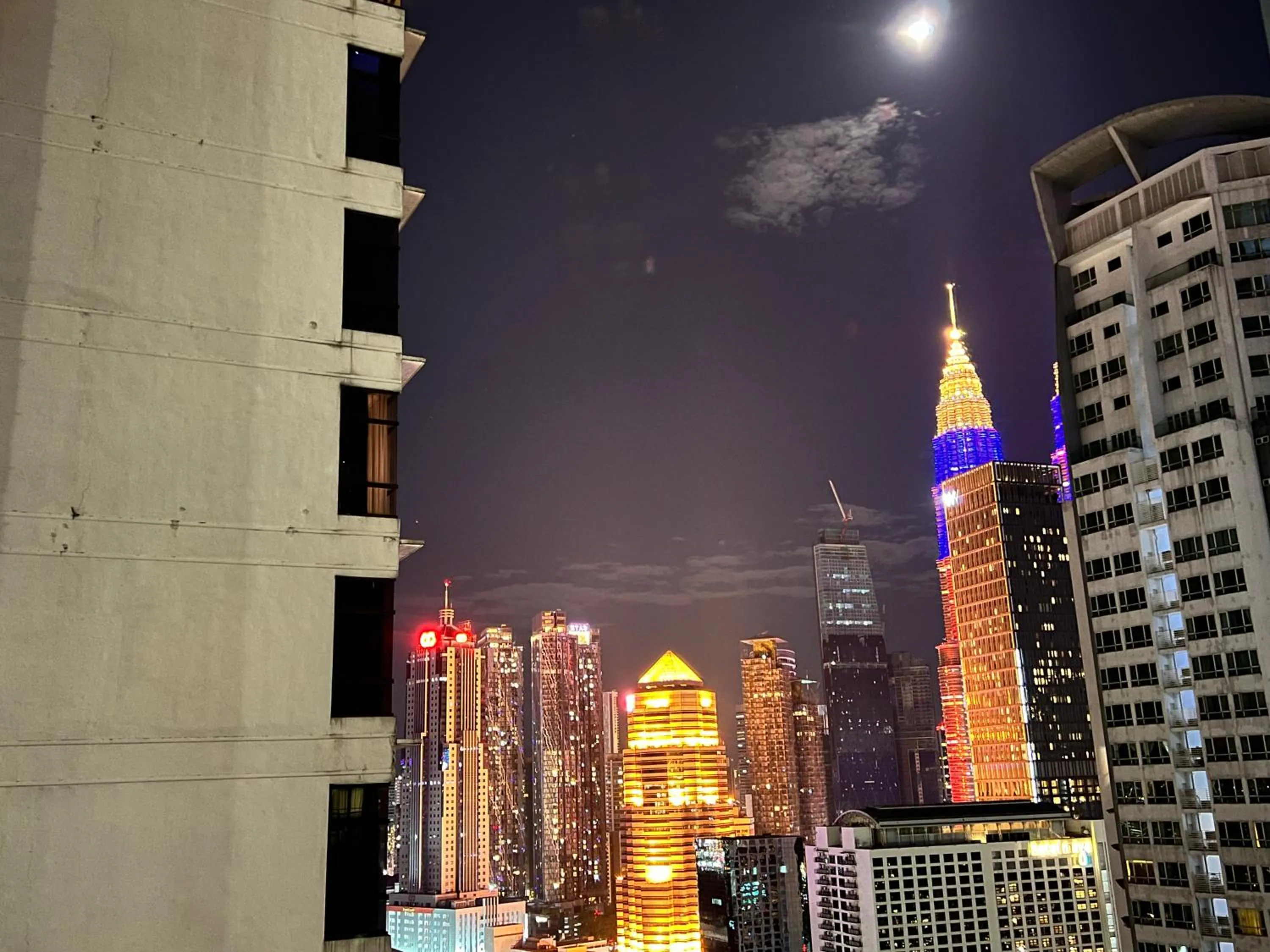 Night in Mercu Summer Suites KLCC By Sweet Home